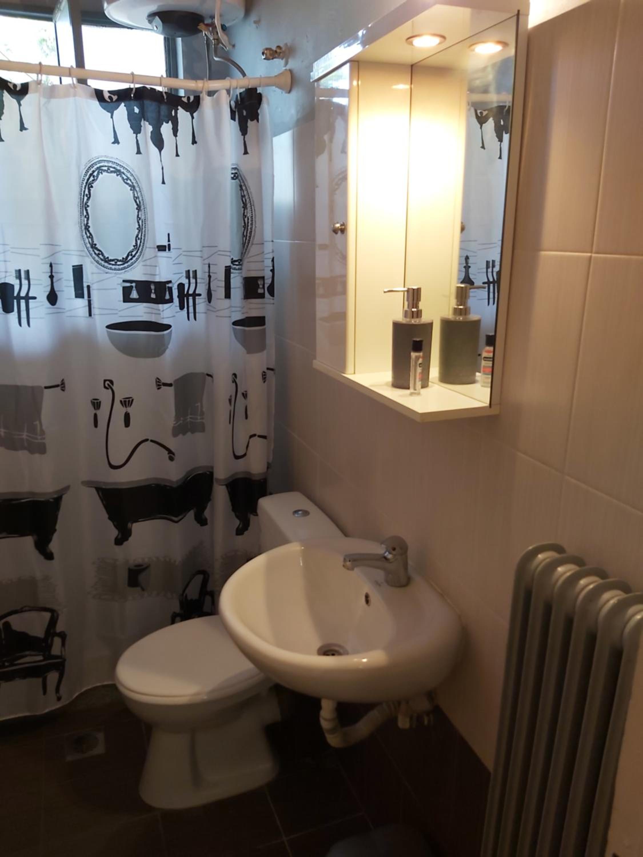 One-Bedroom Apartment - Photo 6