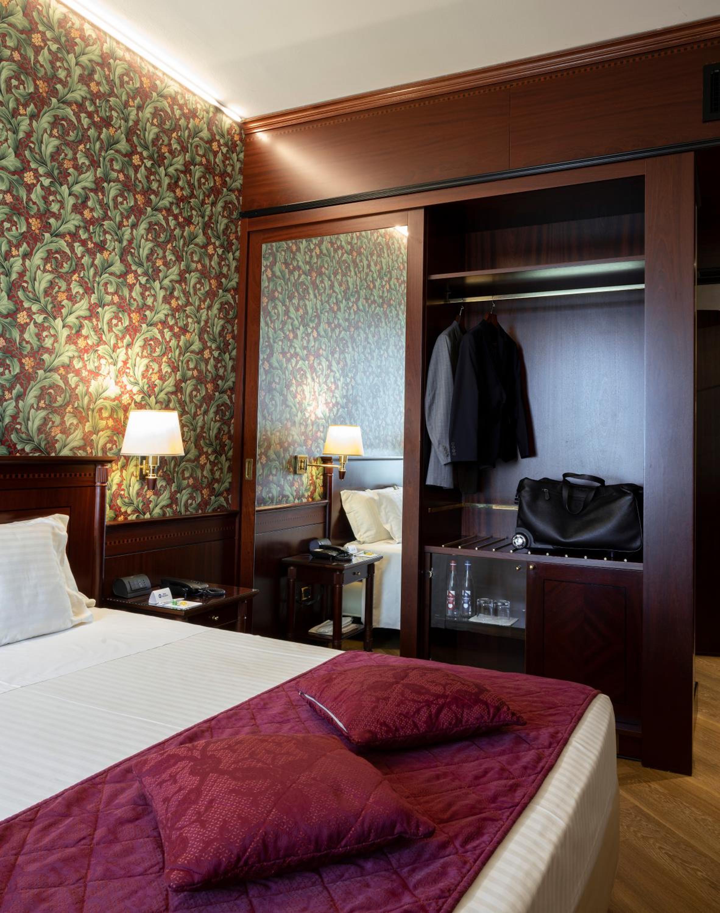 Double Room thumbnail 5