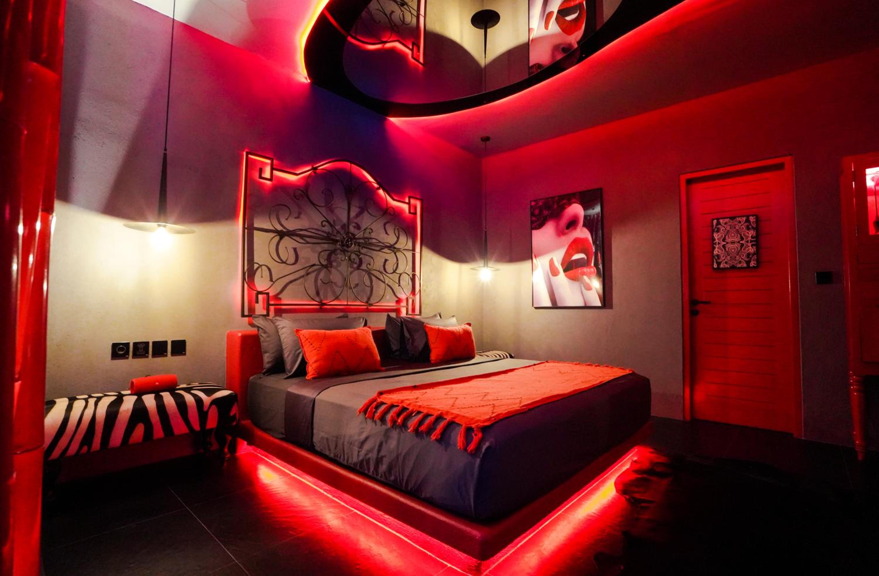 Intimate Suite - for Cool Adults Only