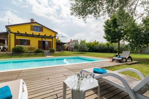 Three-Bedroom Villa photo 2