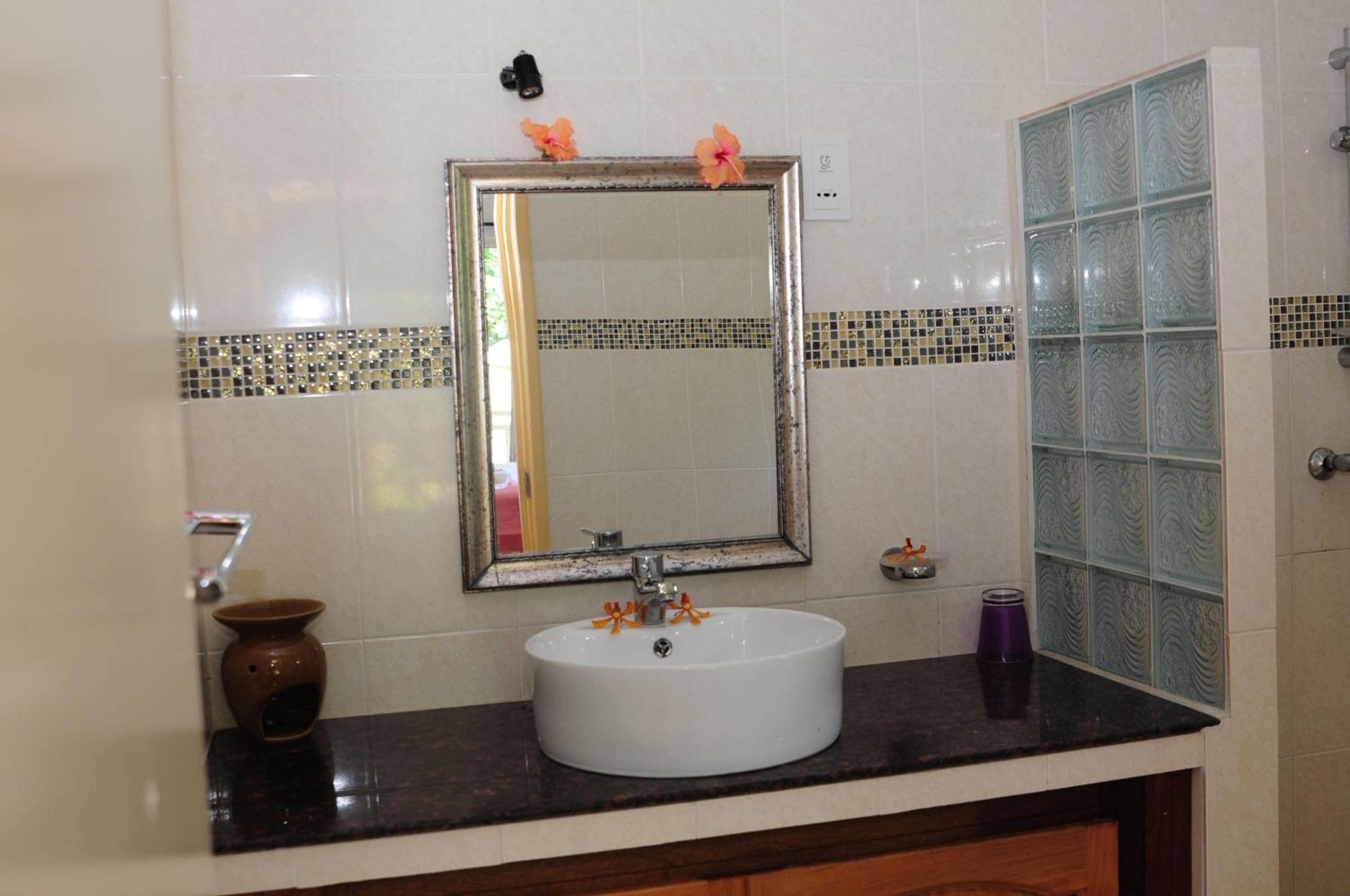 Two-Bedroom House - Photo 6