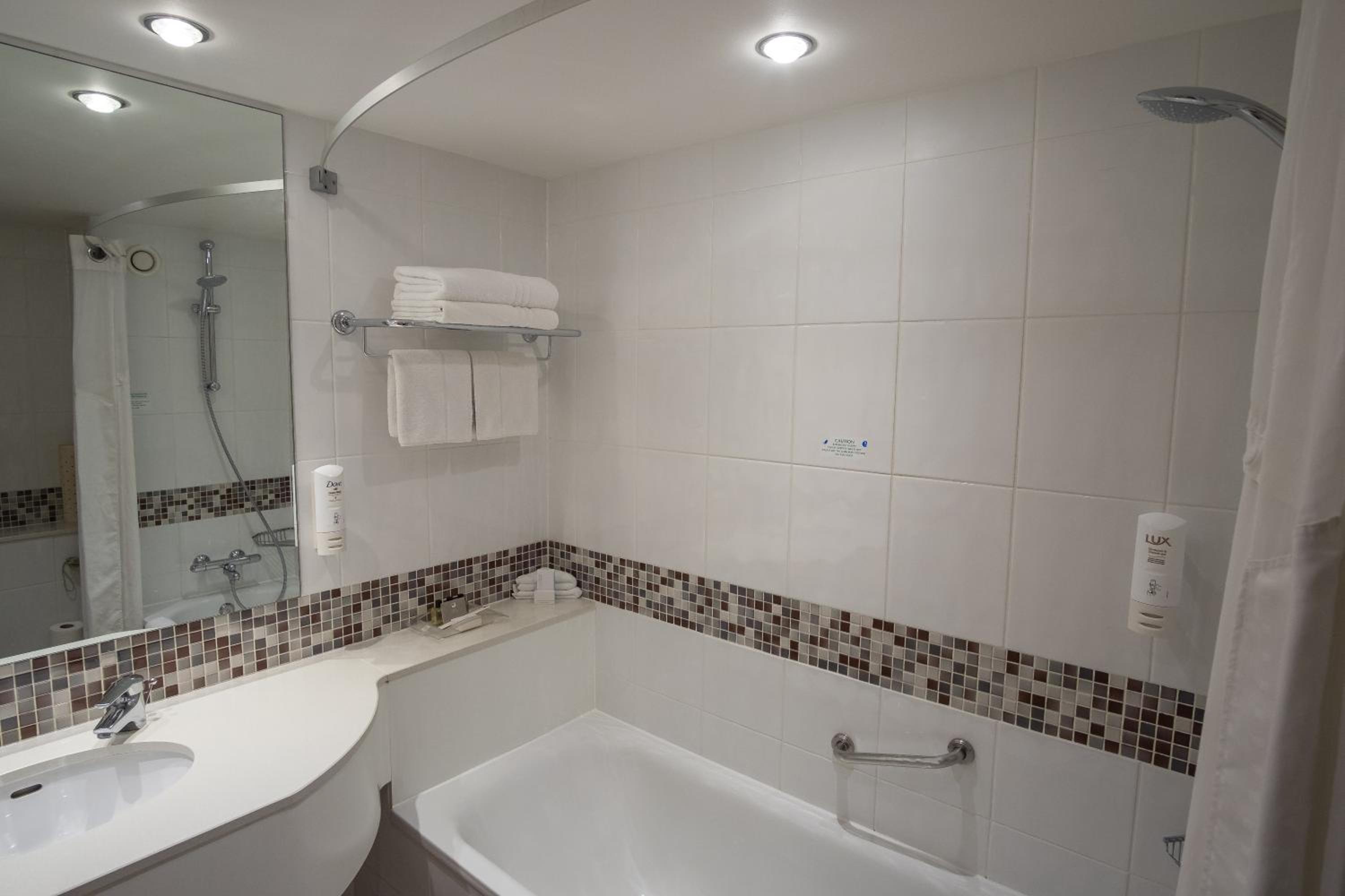 Standard Double Room with Two Double Beds - Photo 3