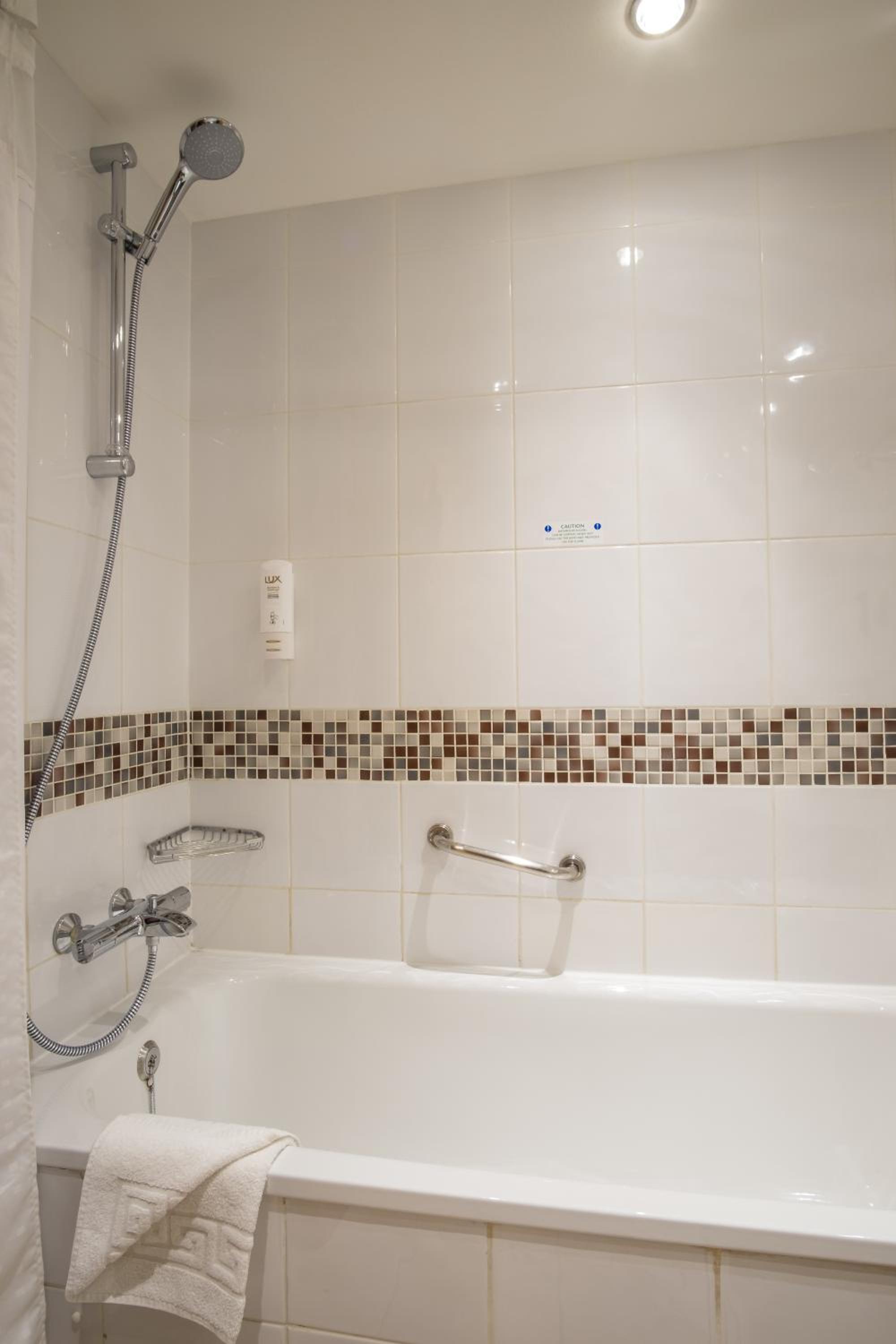 Standard Double Room with Two Double Beds - Photo 2