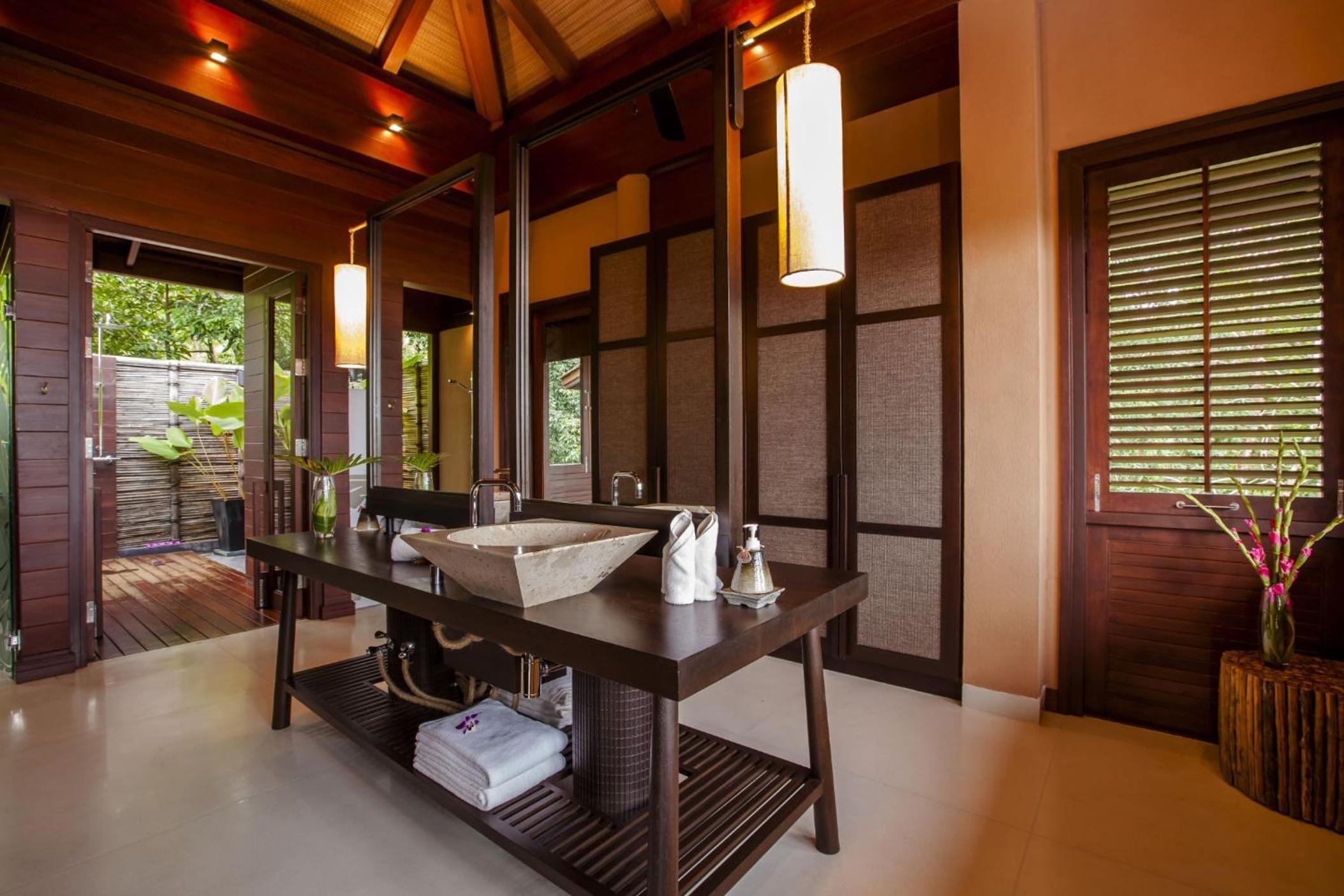 Villa with Private Pool - Photo 8