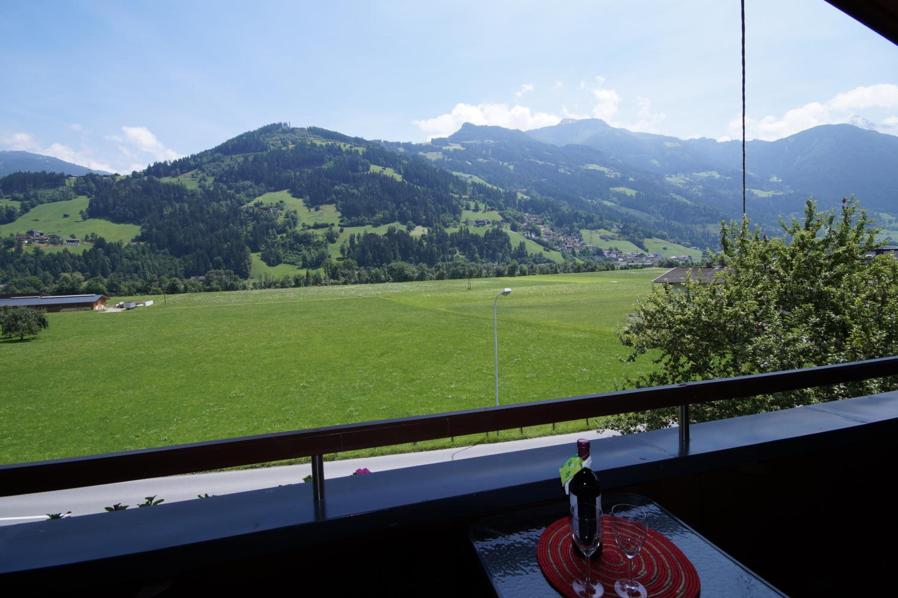 Three-Bedroom Apartment with Balcony photo 3