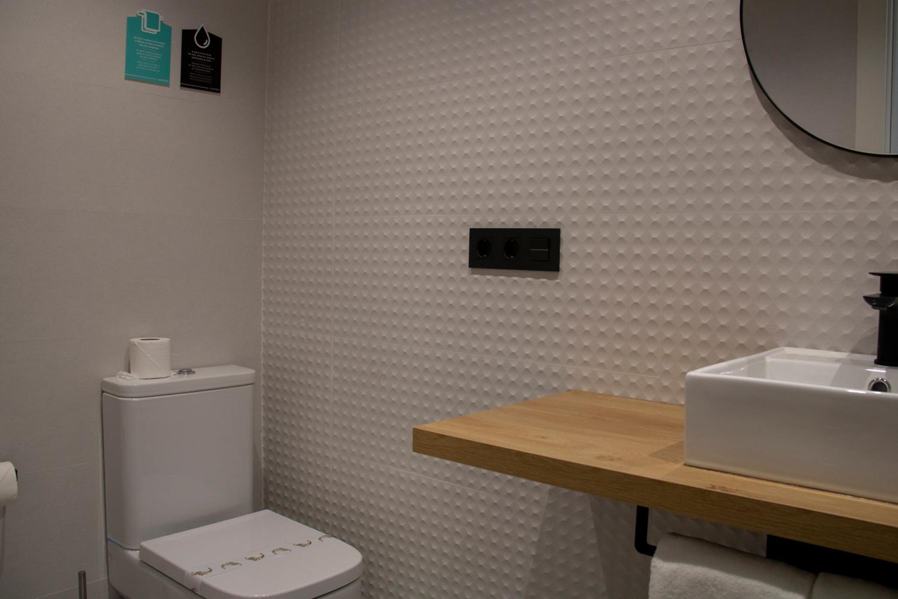 Standard Double or Twin Room - Photo 5