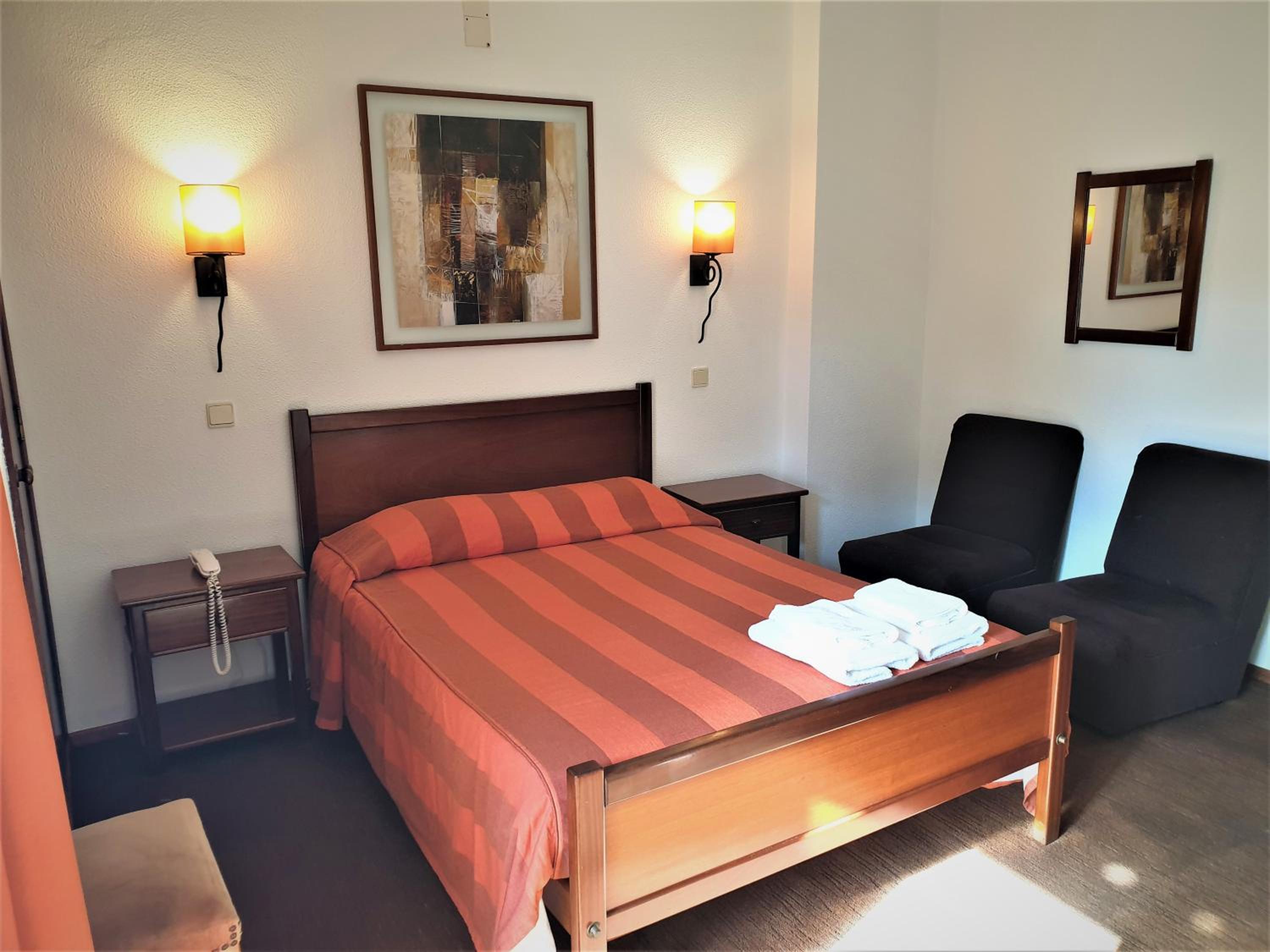 Double Room with Balcony - Photo 4