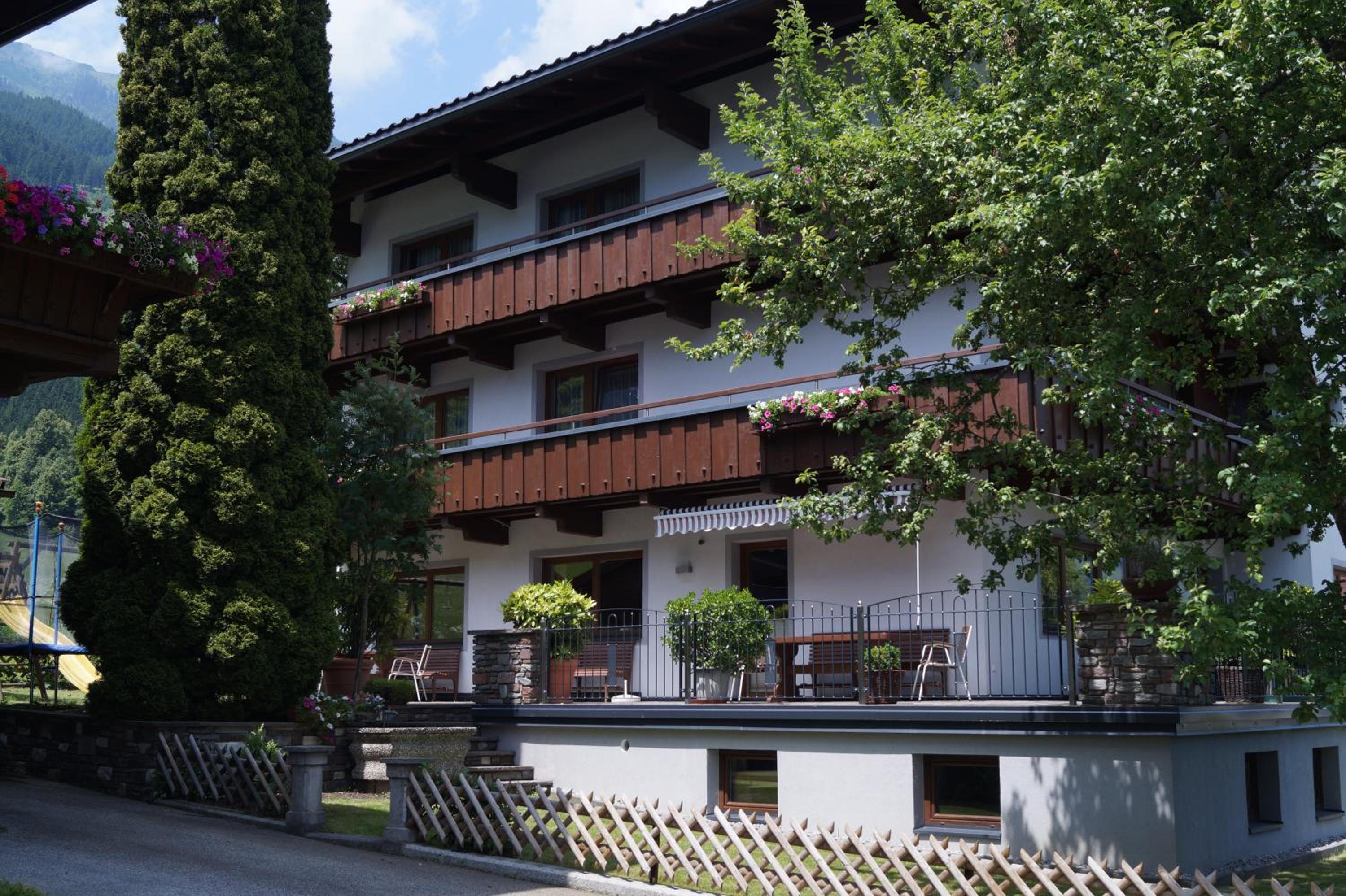 Two-Bedroom Apartment with Balcony photo 2
