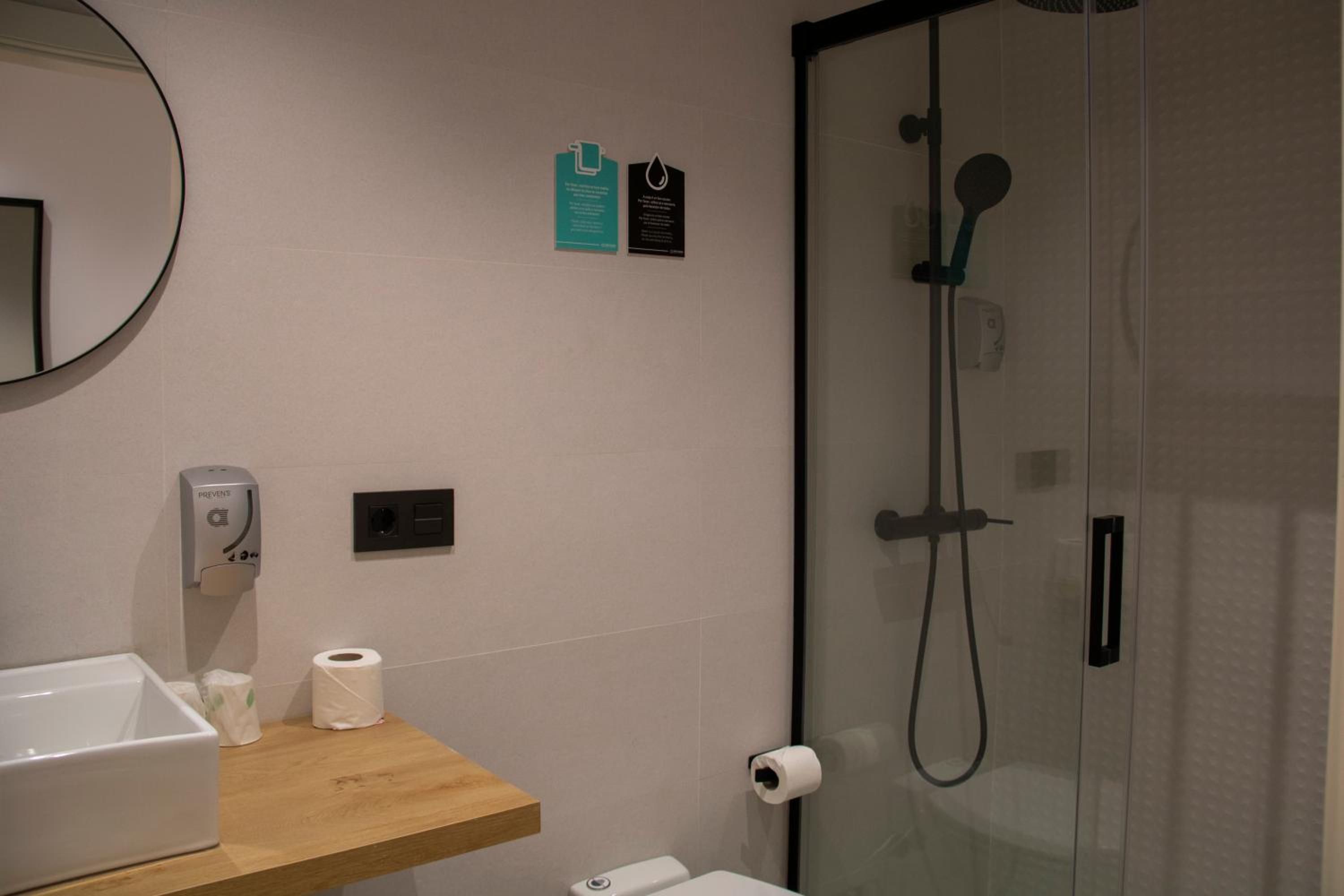 Standard Triple Room - Photo 6