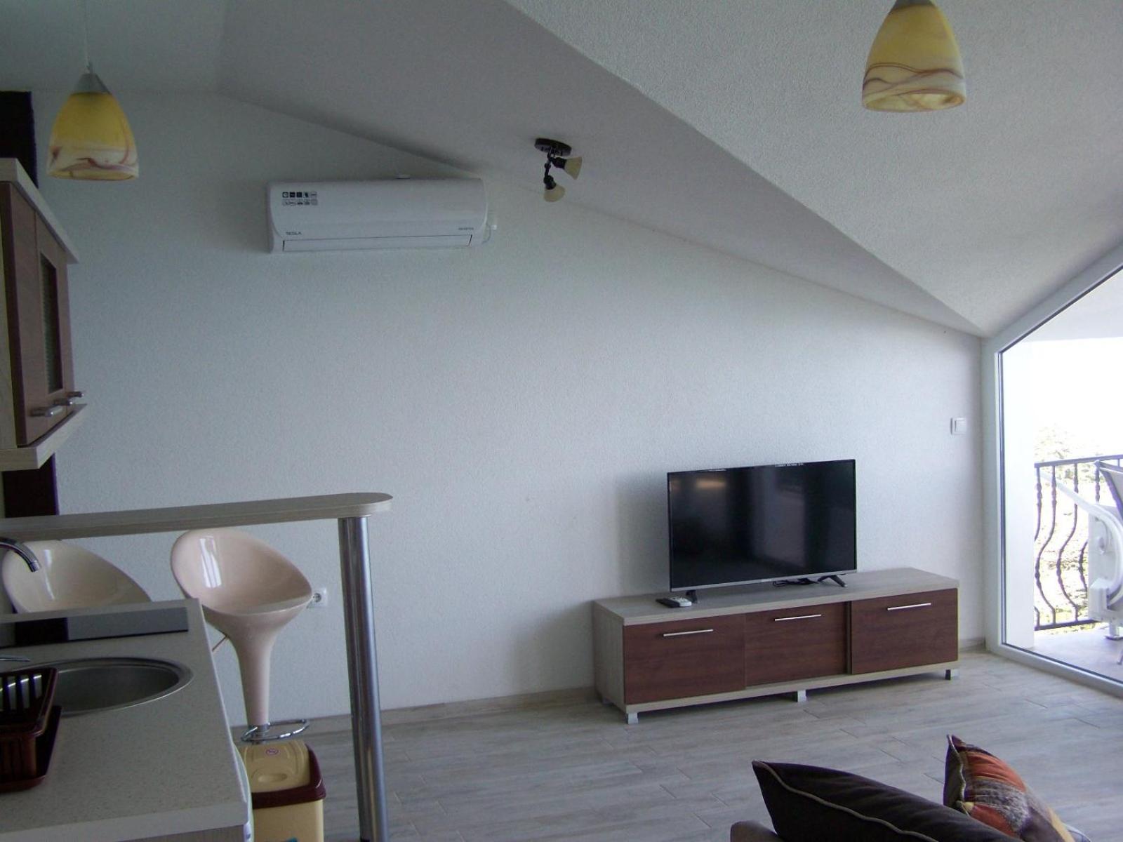 Family Room With Lake View photo 3