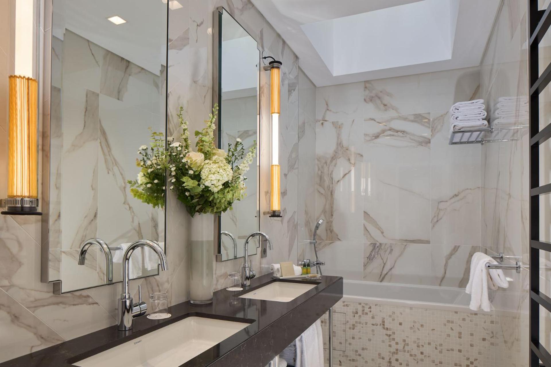Two bedroom Premier Suite thumbnail 5
