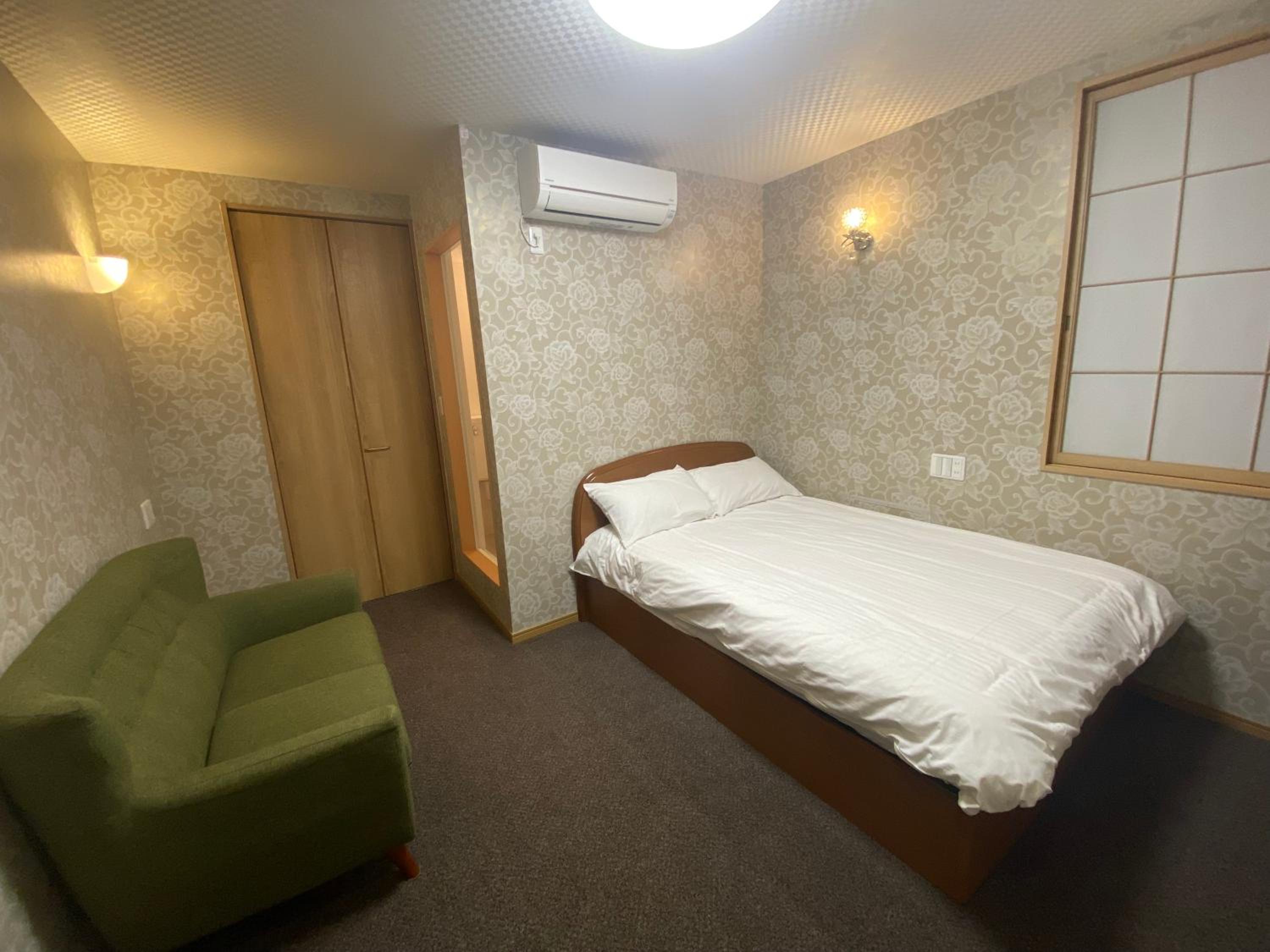 Double Room with Private Bathroom photo 2