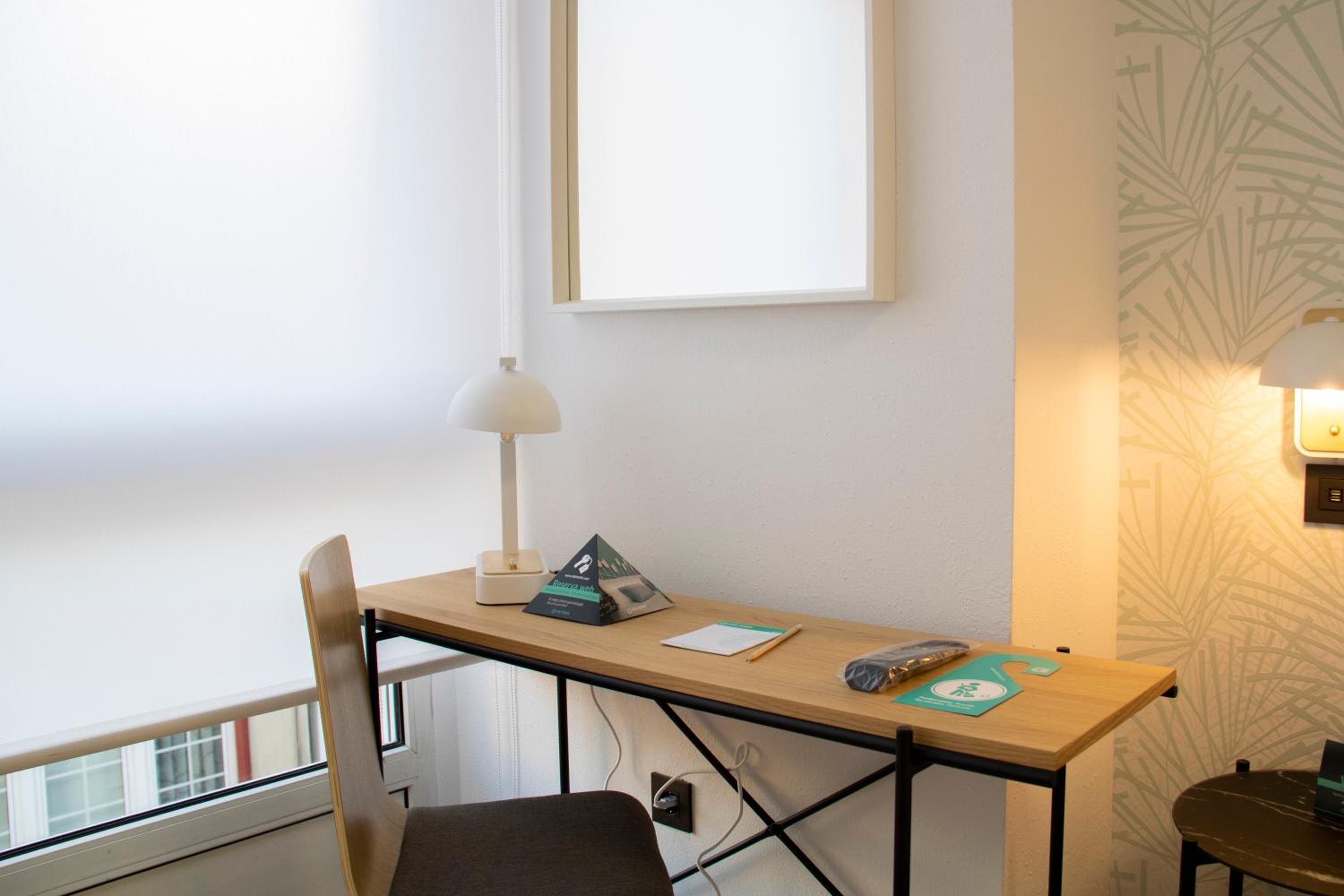 Standard Double or Twin Room - Photo 8