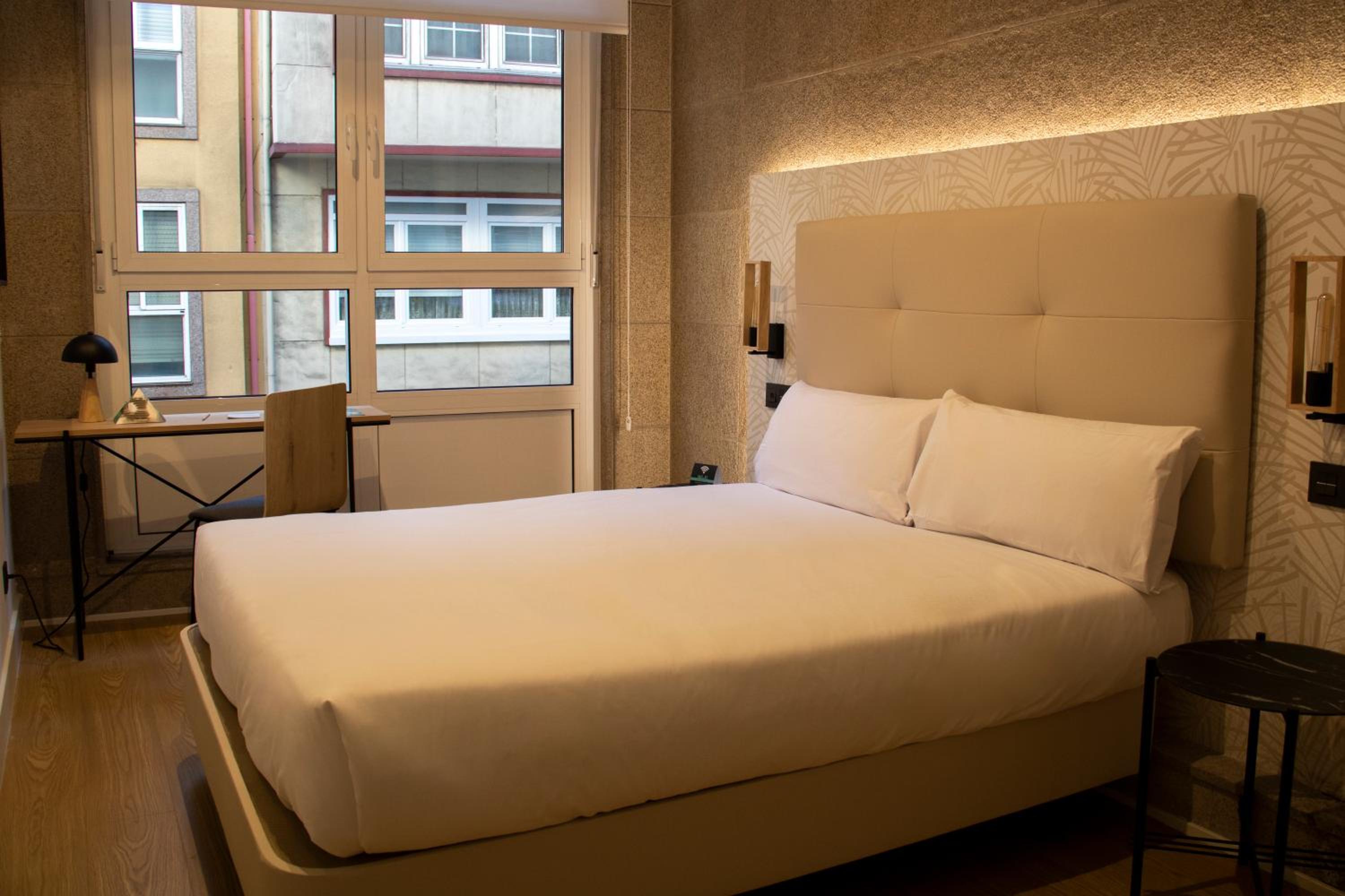 Standard Double or Twin Room - Photo 11