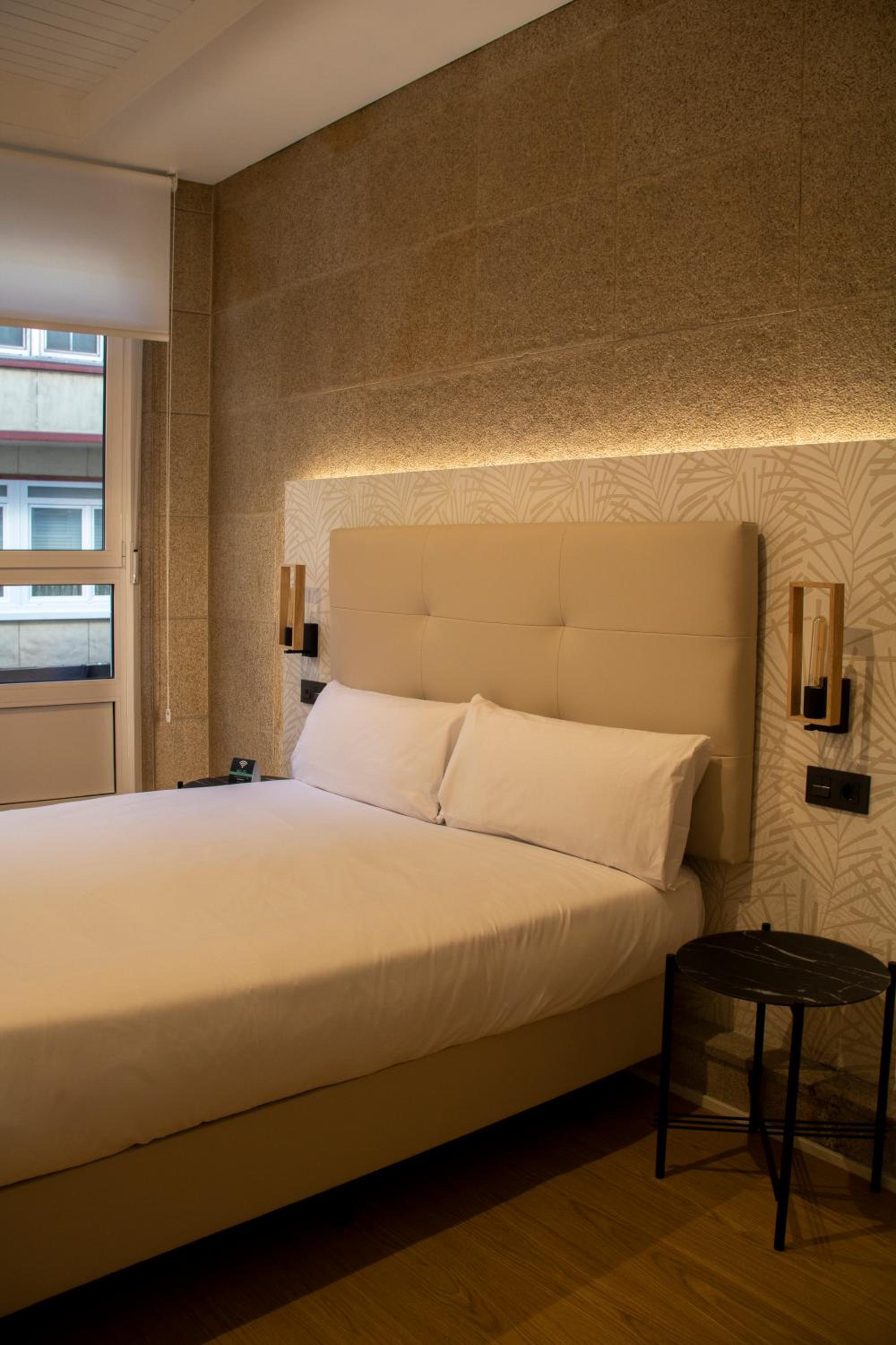 Standard Double or Twin Room - Photo 9