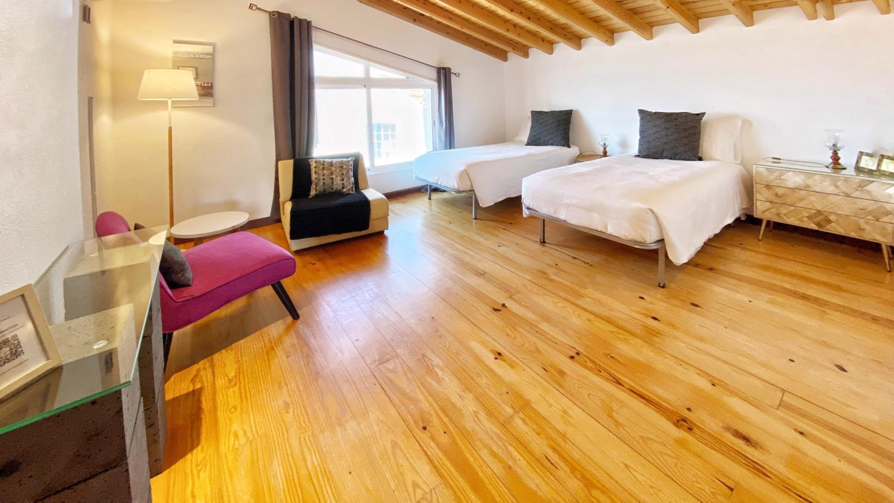 Large Double or Twin Room - Photo 1