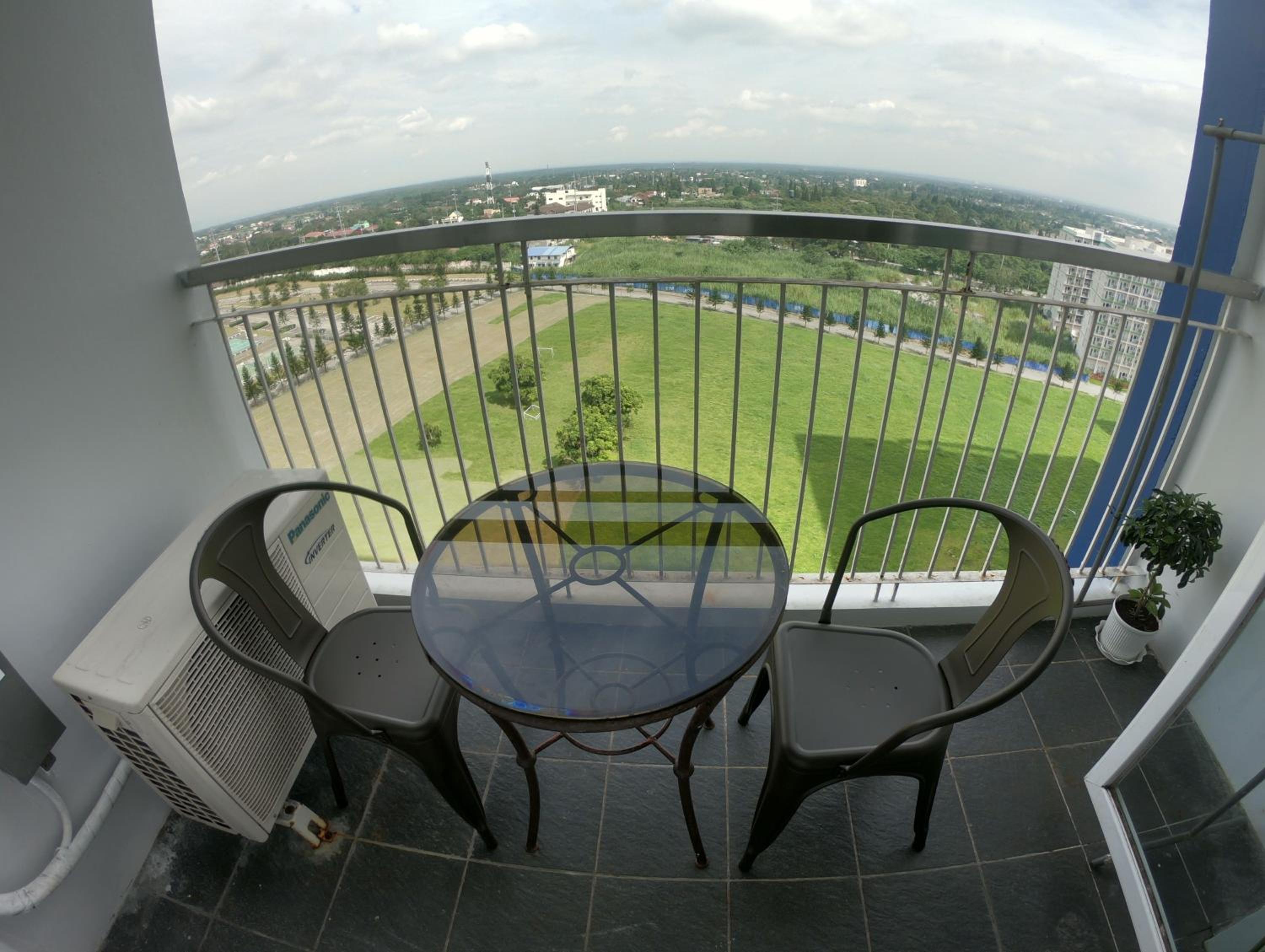 One-Bedroom Apartment - Photo 1