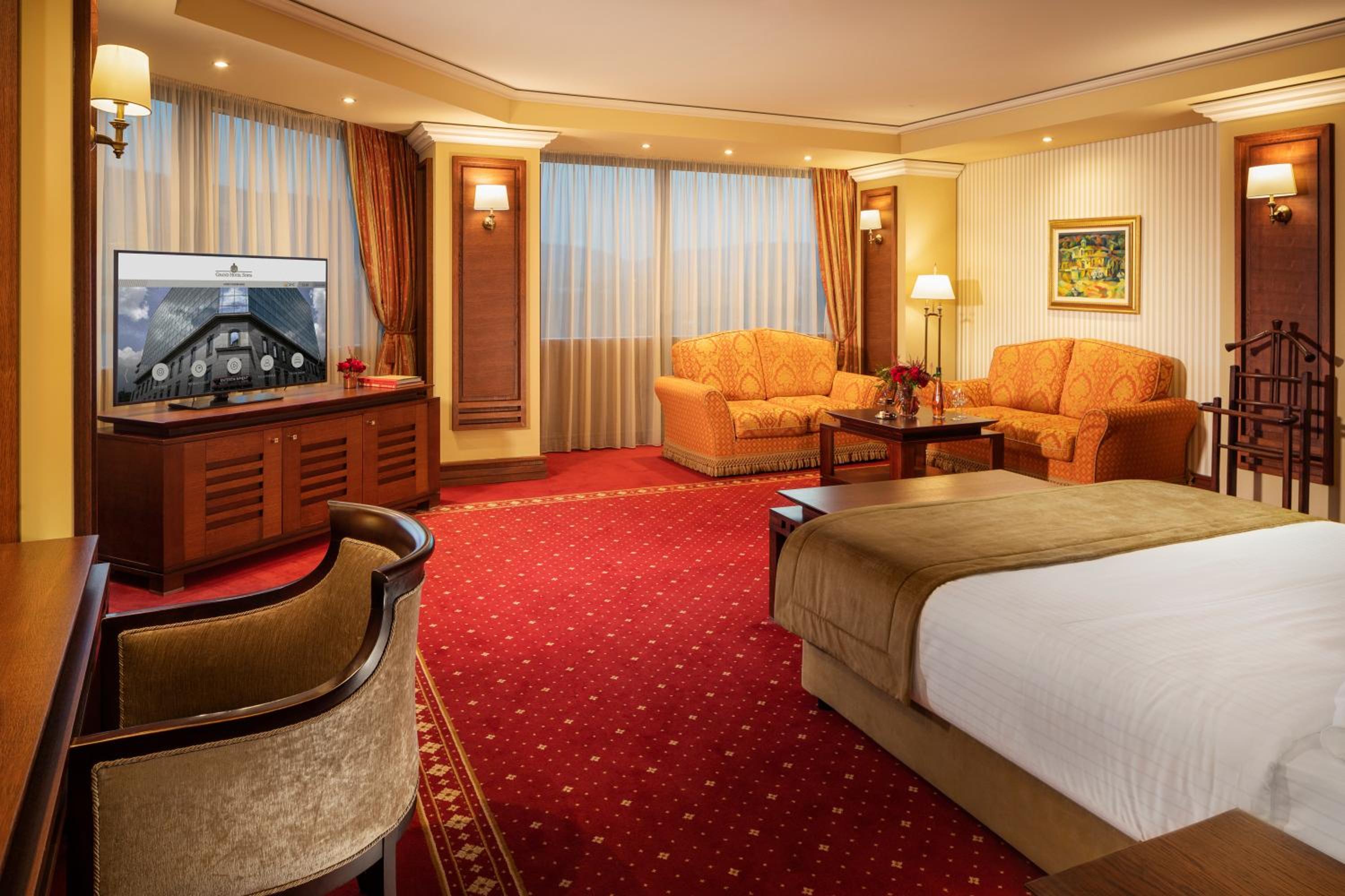 Corner Suite - Photo 4