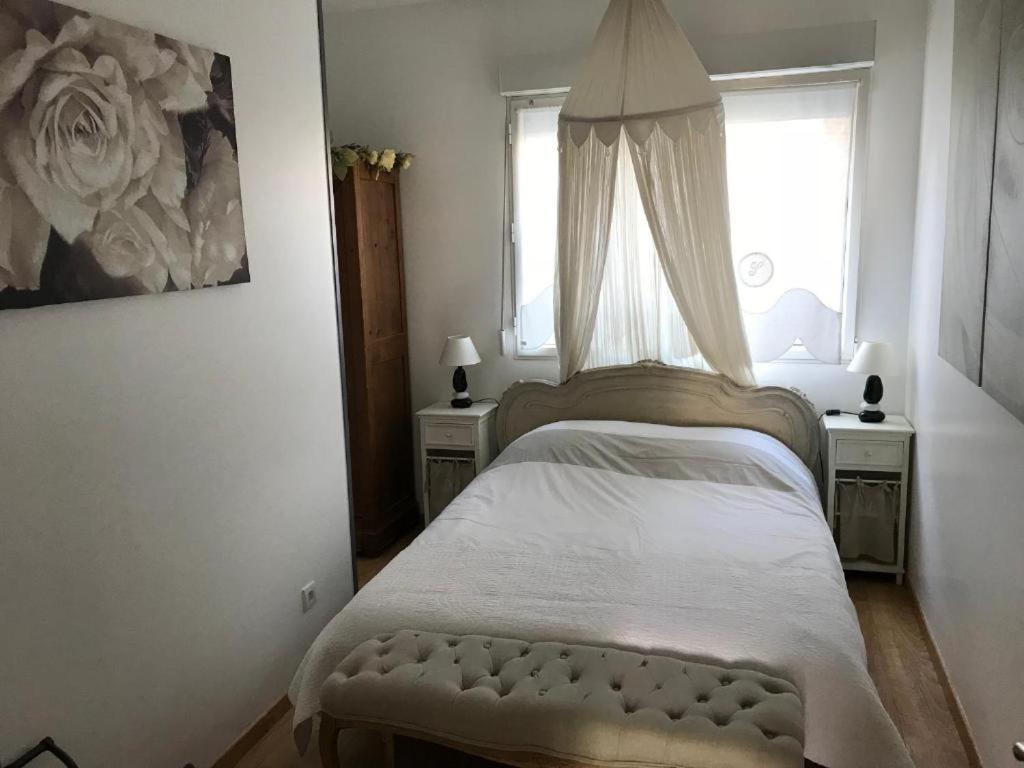 One-Bedroom Apartment with Sea View - Ground Floor