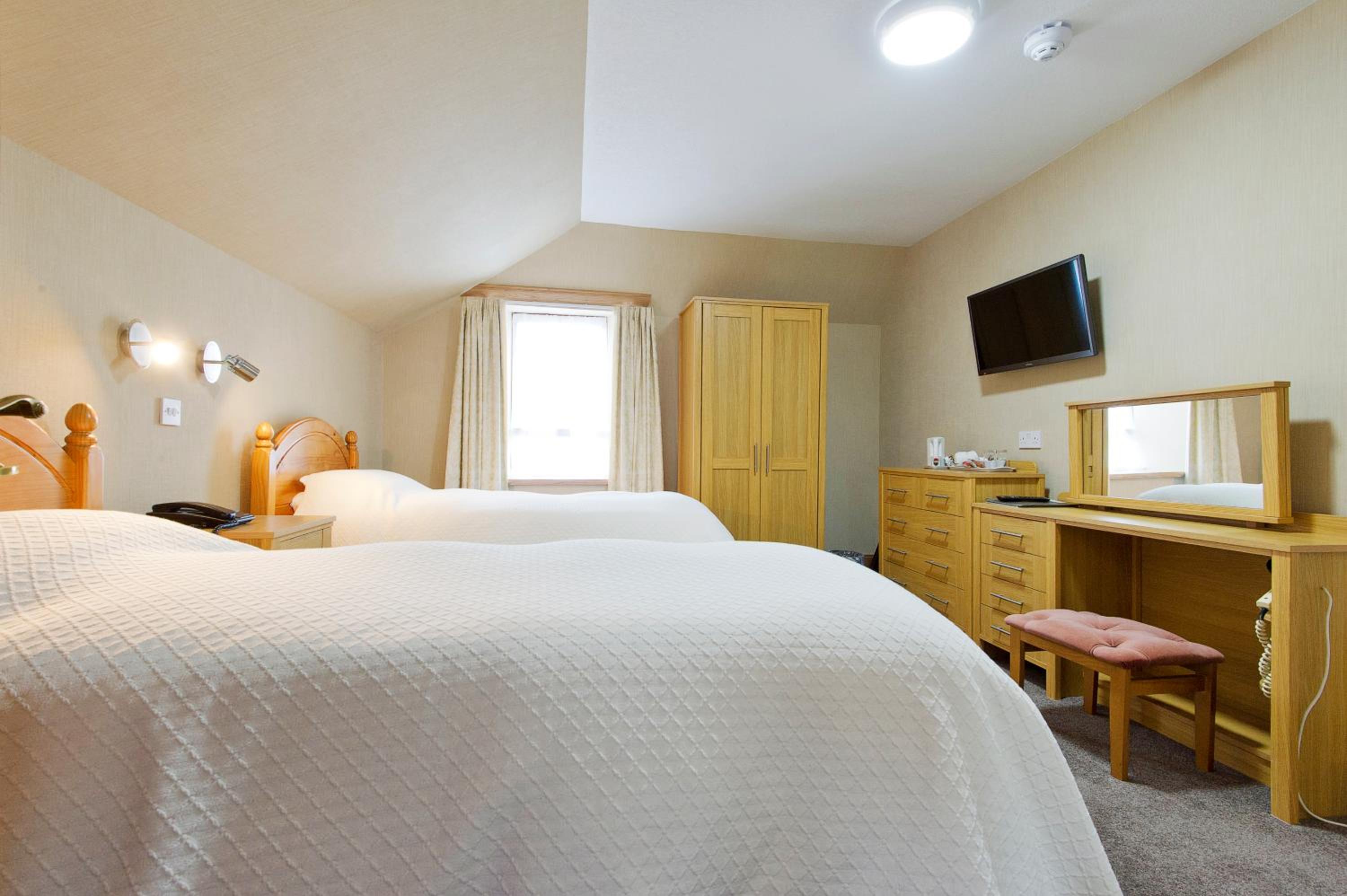 Twin Room - Photo 2