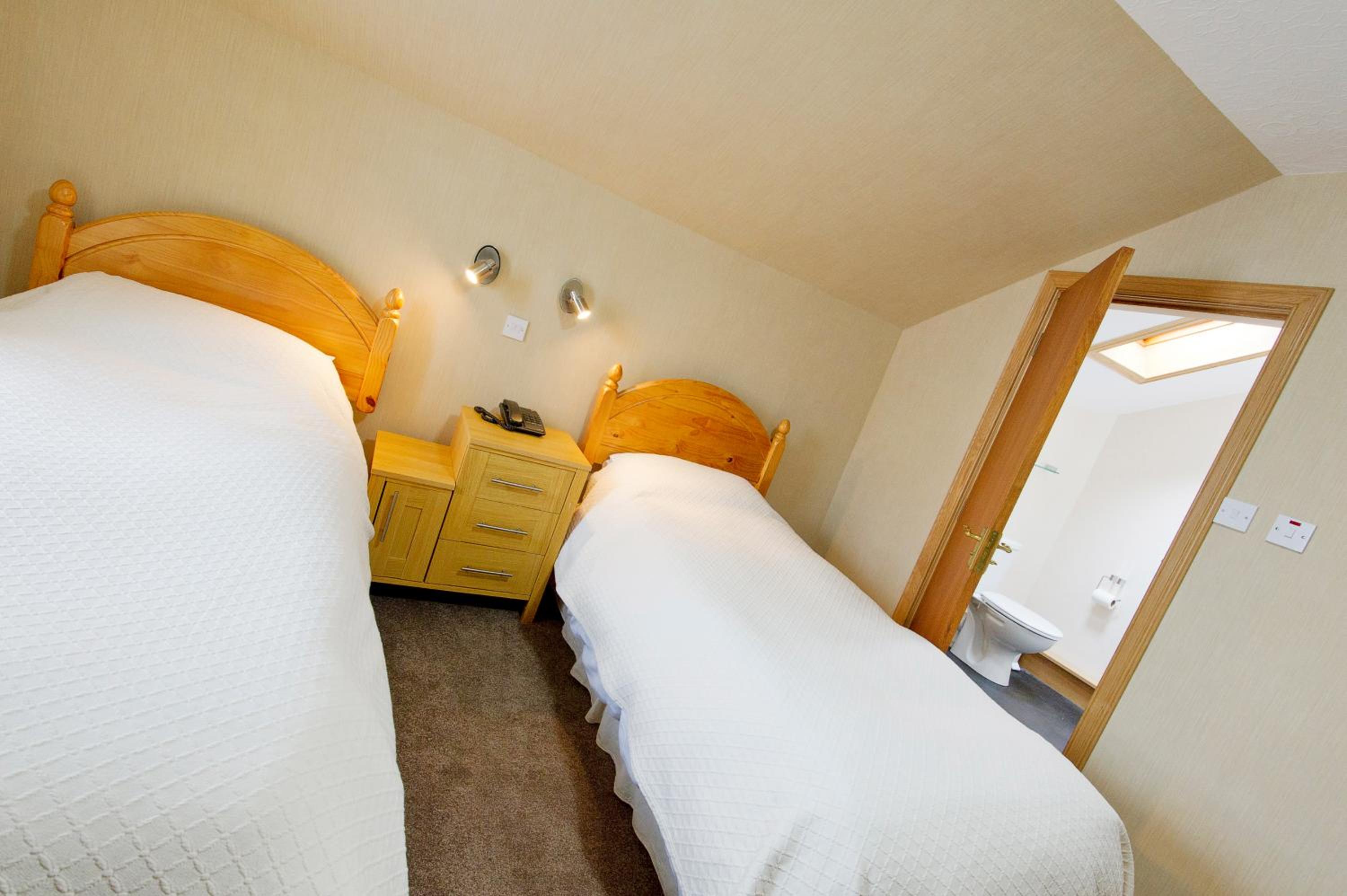 Twin Room - Photo 1