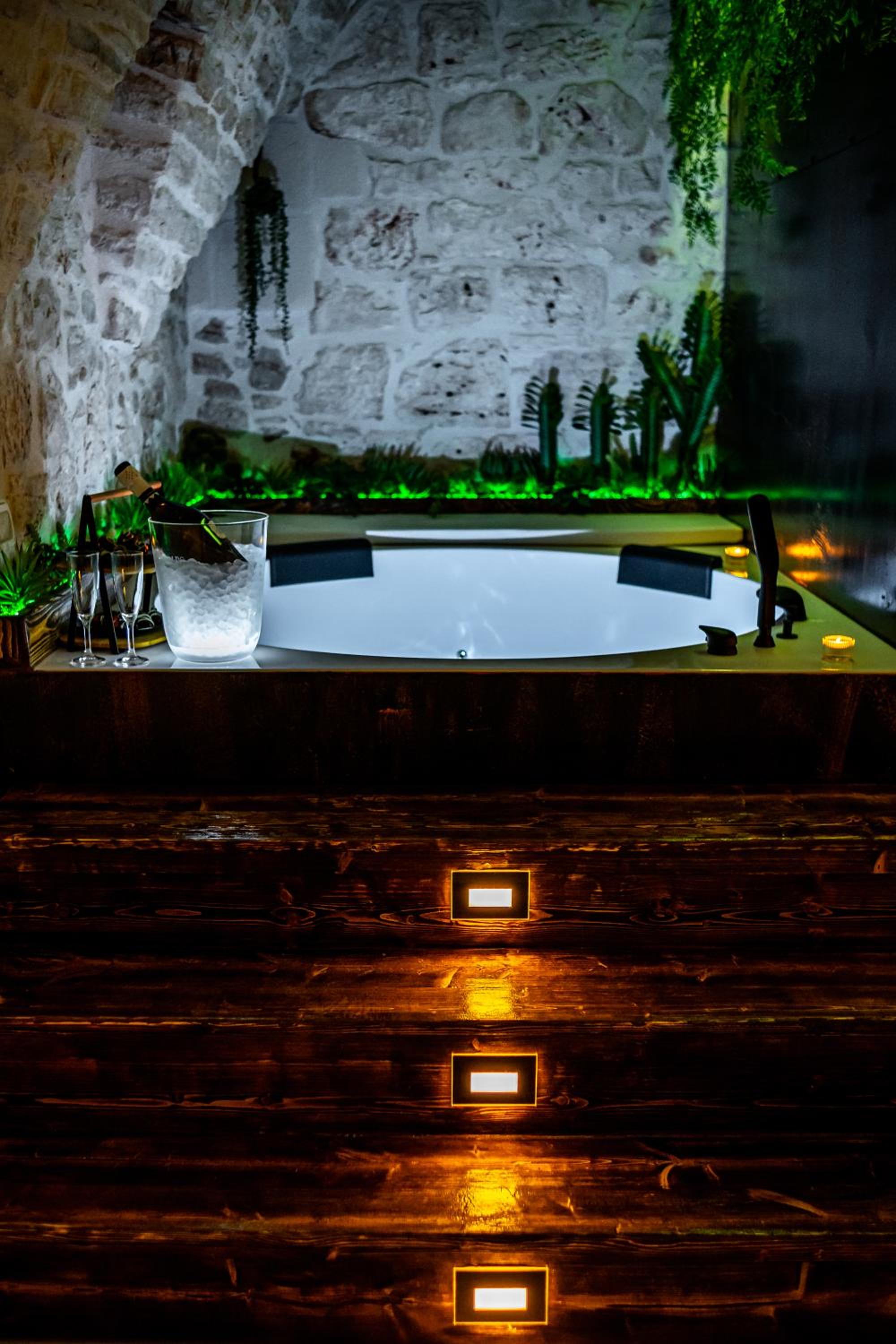 Double Room with Spa Bath photo 3