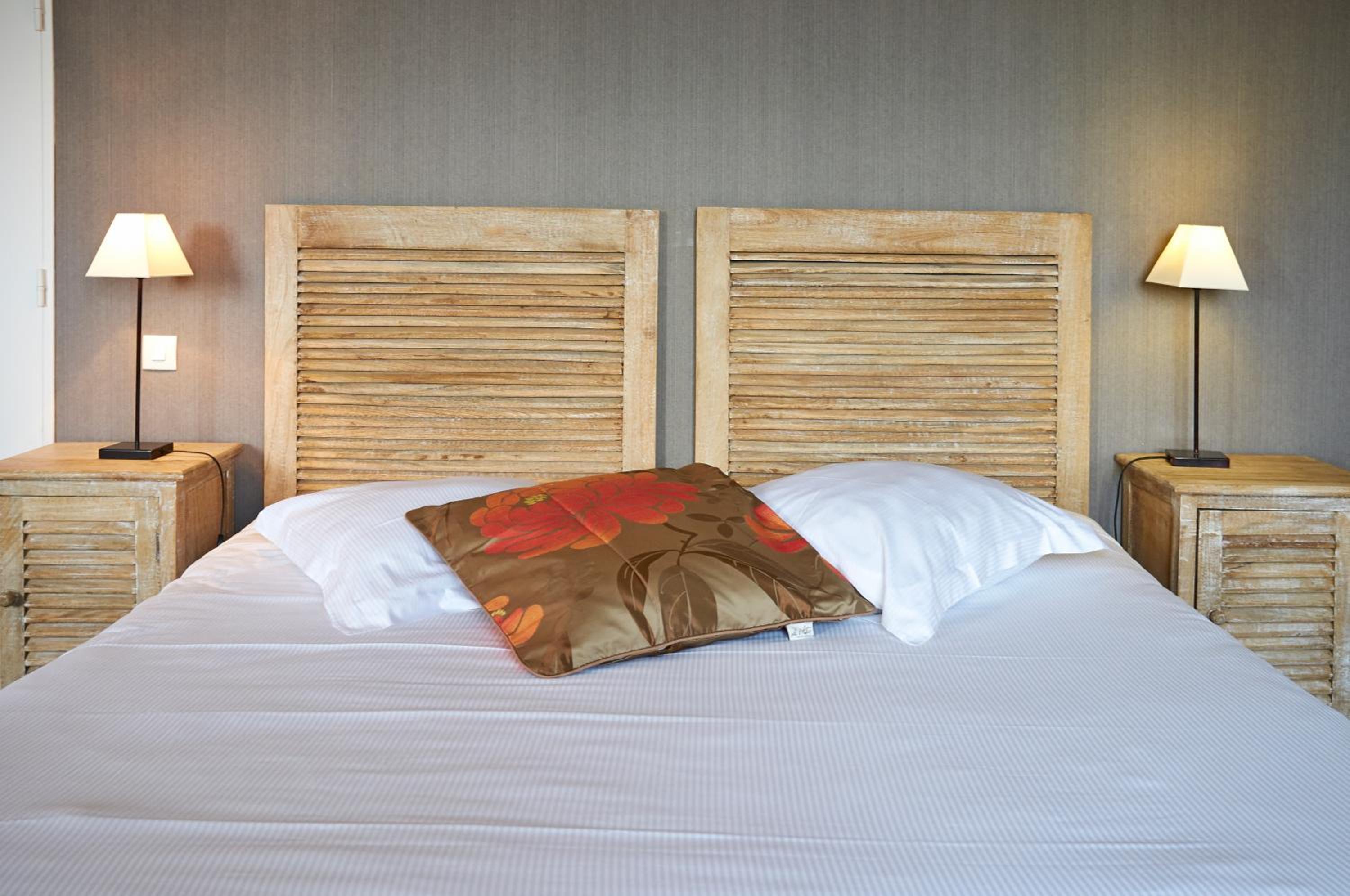 Chambre avec Salon (2 Adultes + 2 Enfants) - Vue sur Rue Chambre avec Salon (2 Adultes + 2 Enfants) - Vue sur Rue
