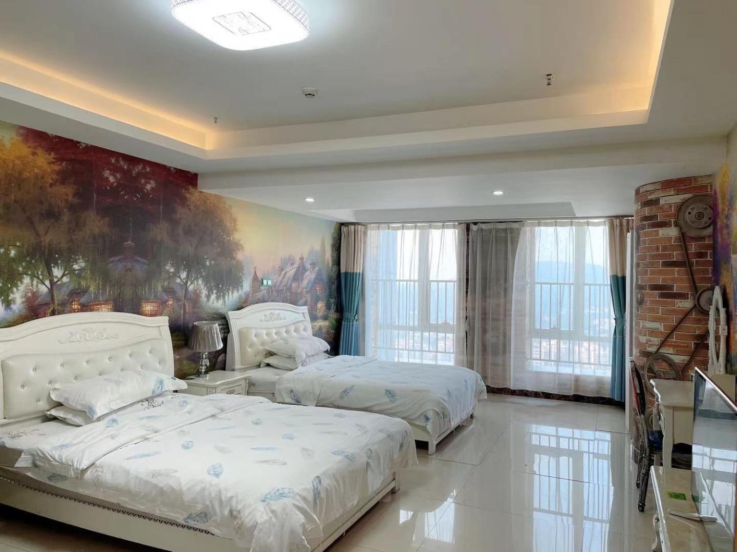 Deluxe Twin Room with City View - Photo 18