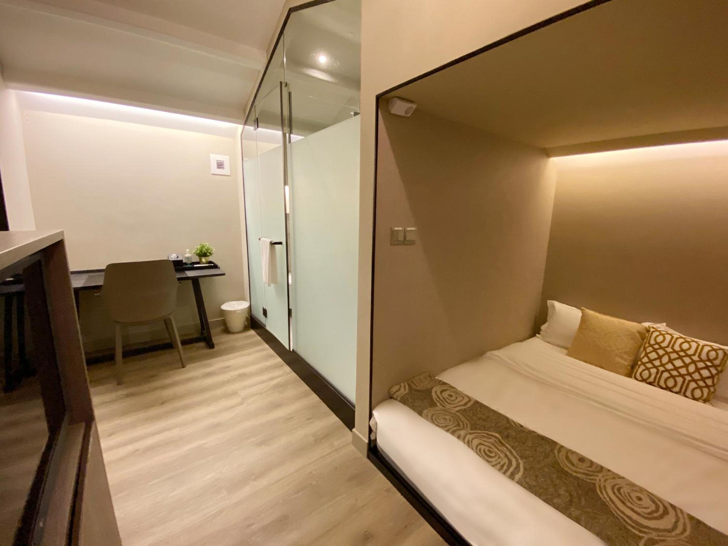 Double Room, SHORT OVERNIGHT, 8 Hours, 1159PM-8AM photo 1