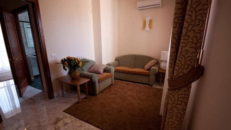 One-Bedroom Apartment (2 Adults) - Photo 1