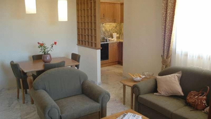 One-Bedroom Apartment (2 Adults) - Photo 15
