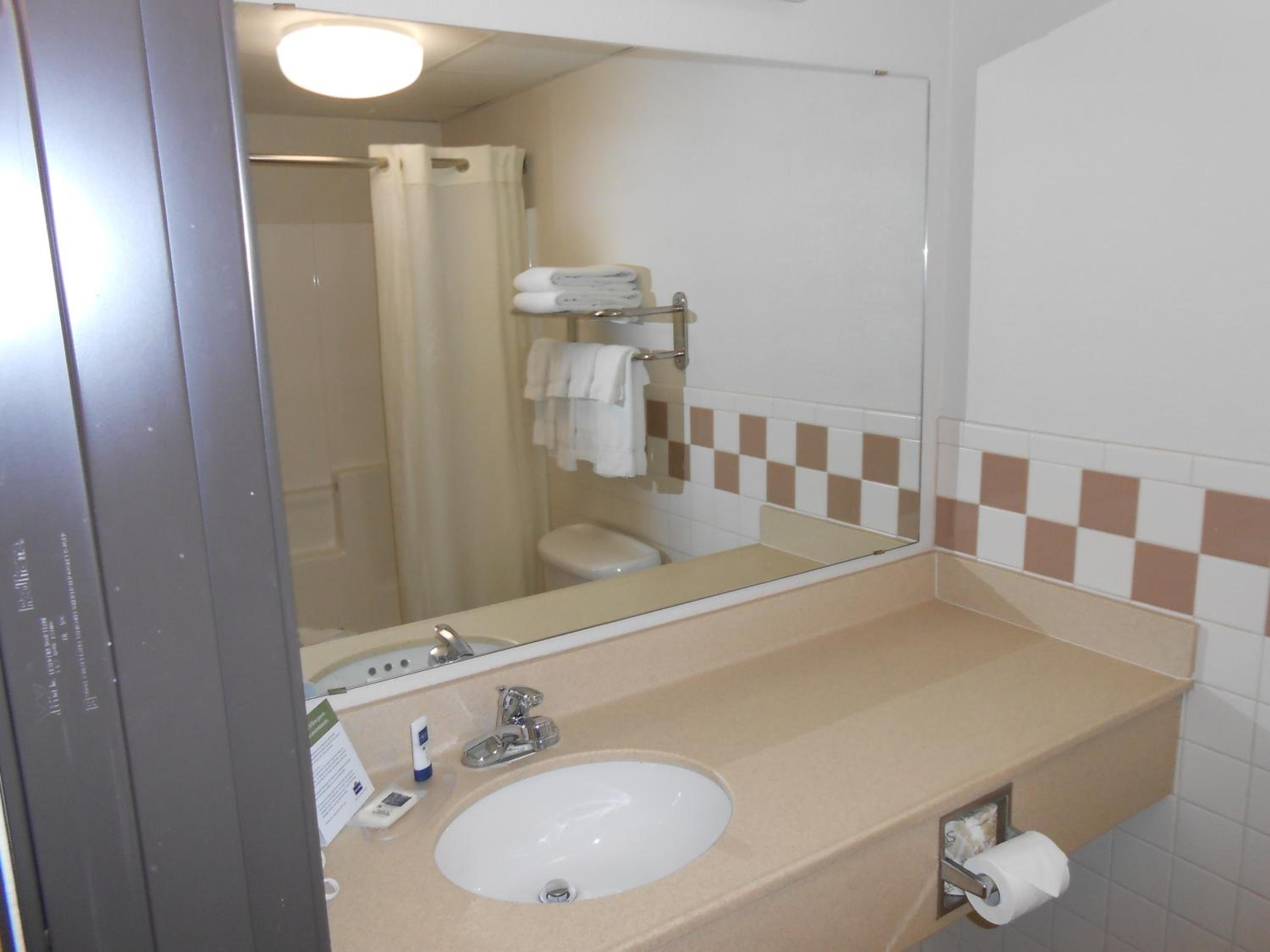 King Room - Non-Smoking - Photo 2