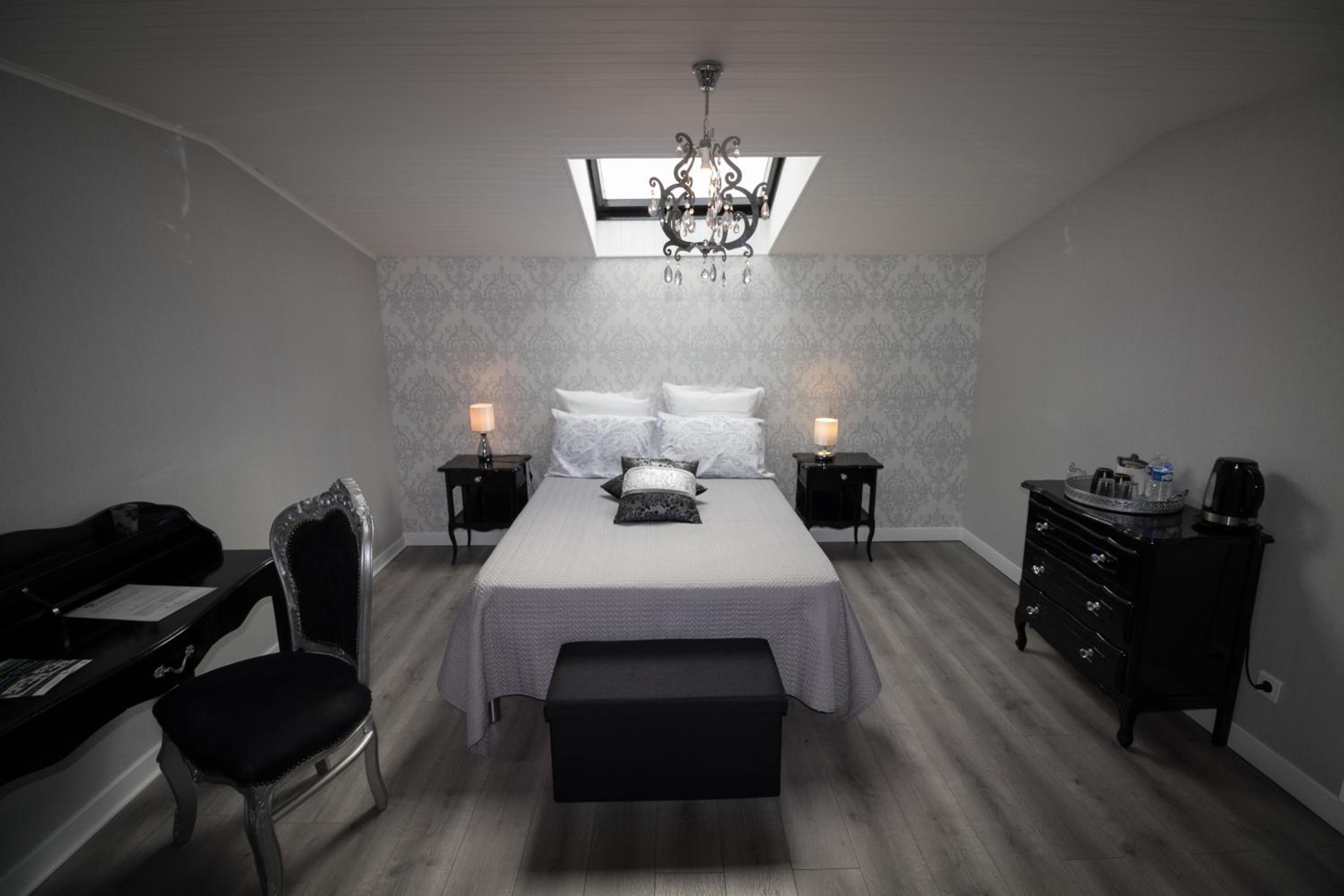 Large Double Room photo 1