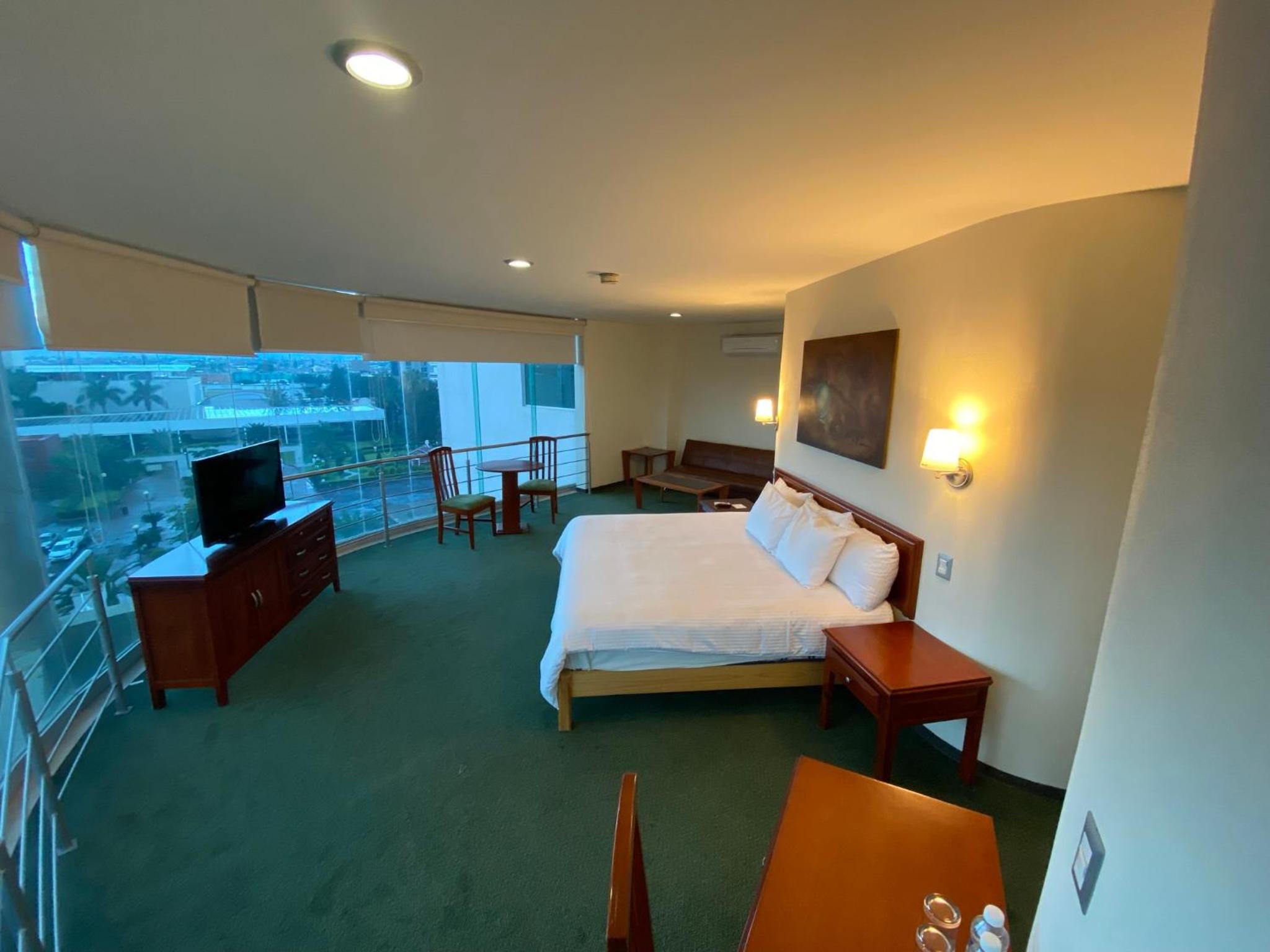 King Suite with Spa Bath photo 3