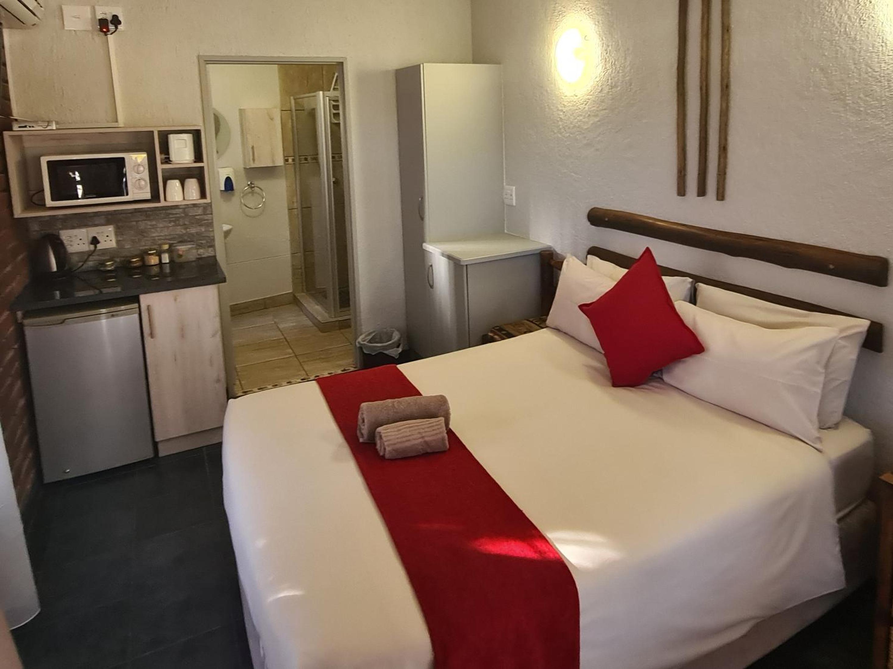 Double Room with Private Bathroom photo 2