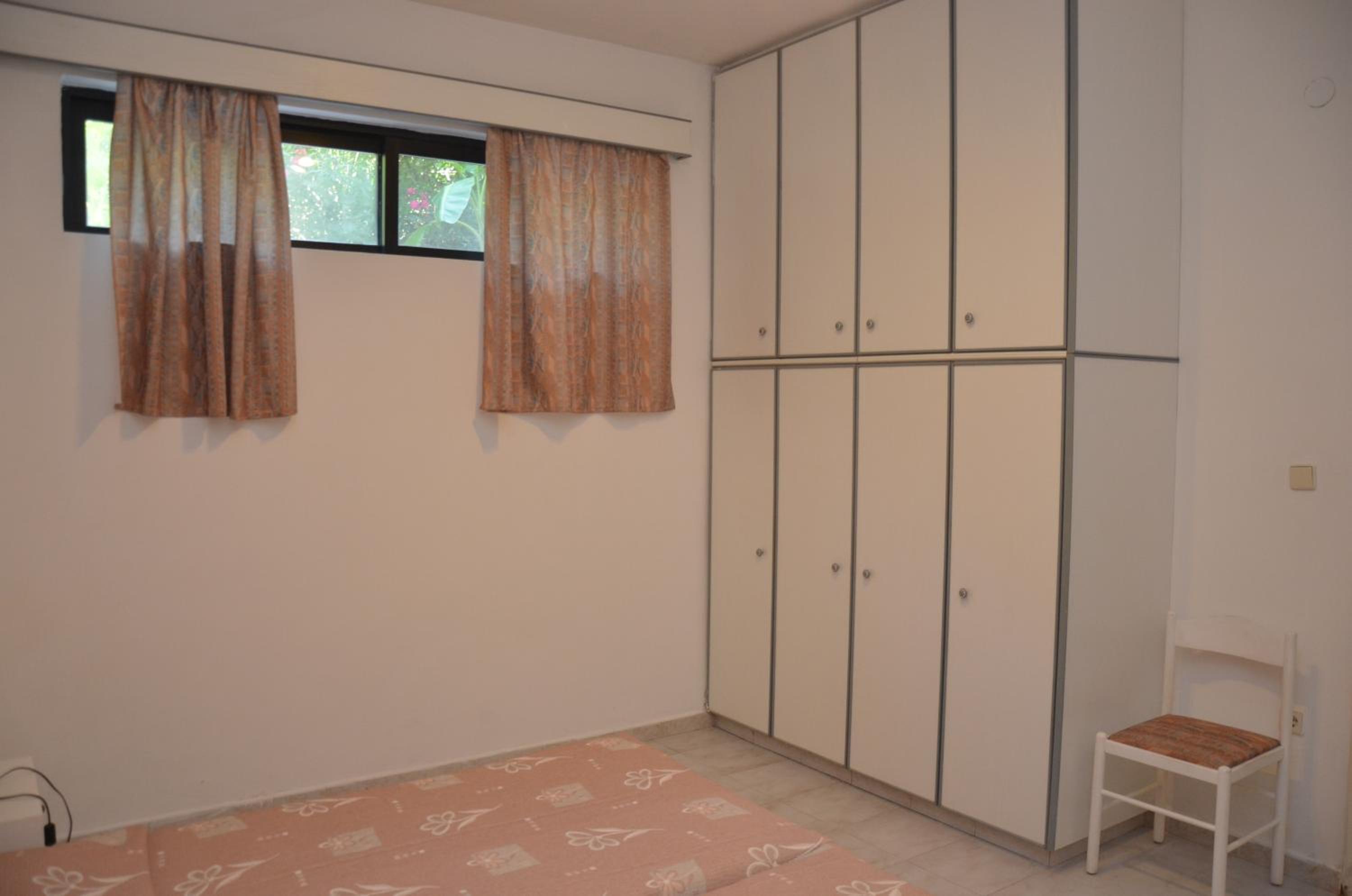 Economy Apartment- Semi Basement photo 3