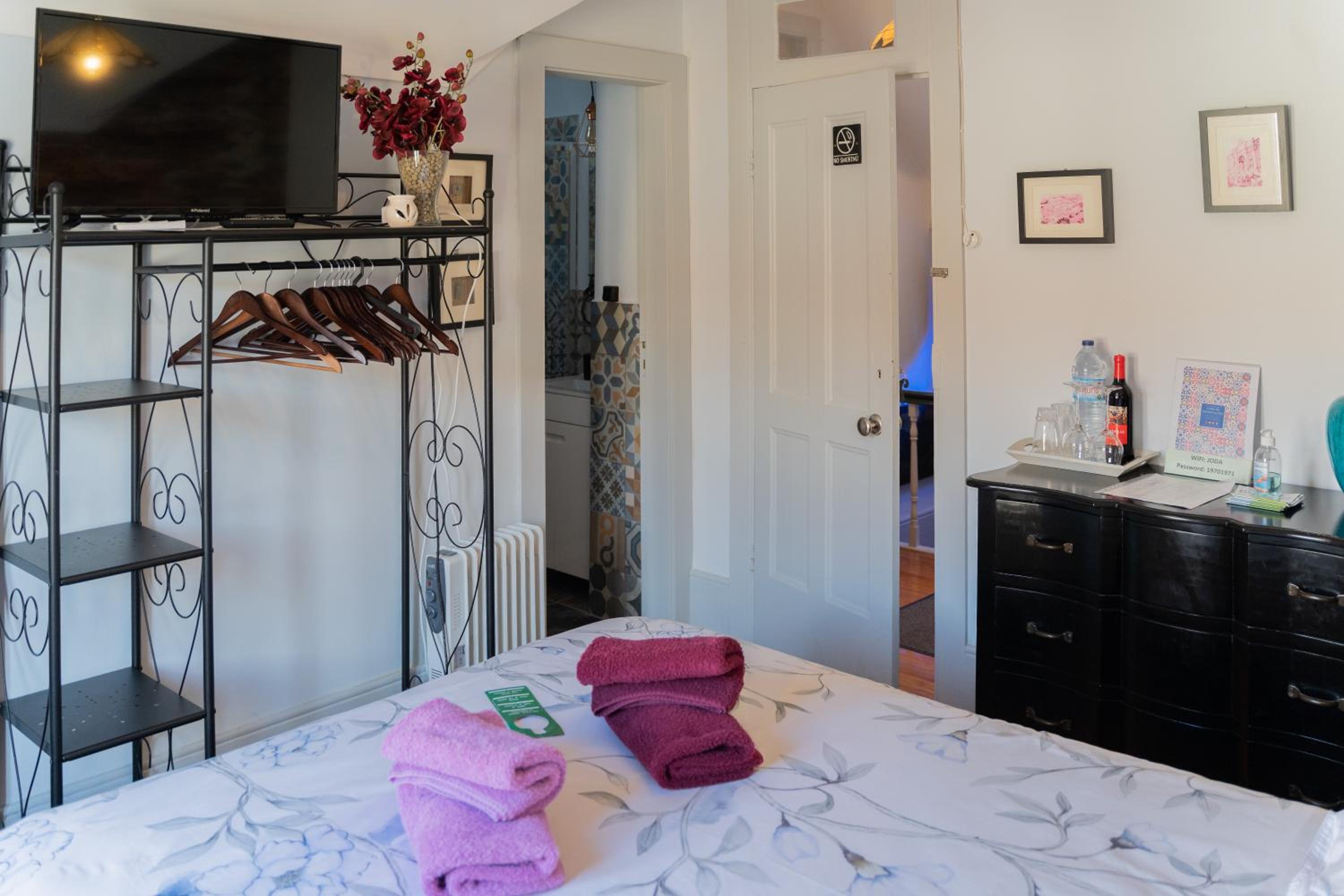 Deluxe Room - Photo 8