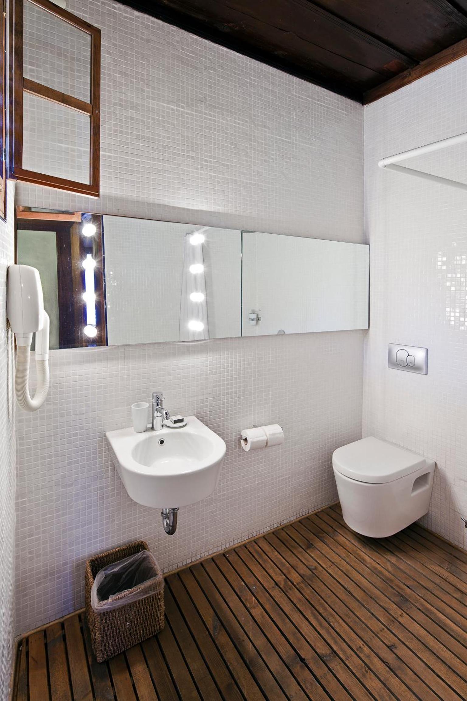 Superior Double or Twin Room - Photo 22