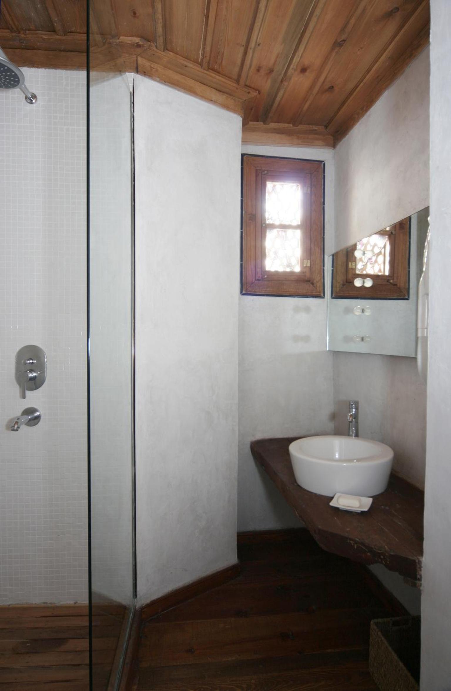 Double or Twin Room - Photo 2