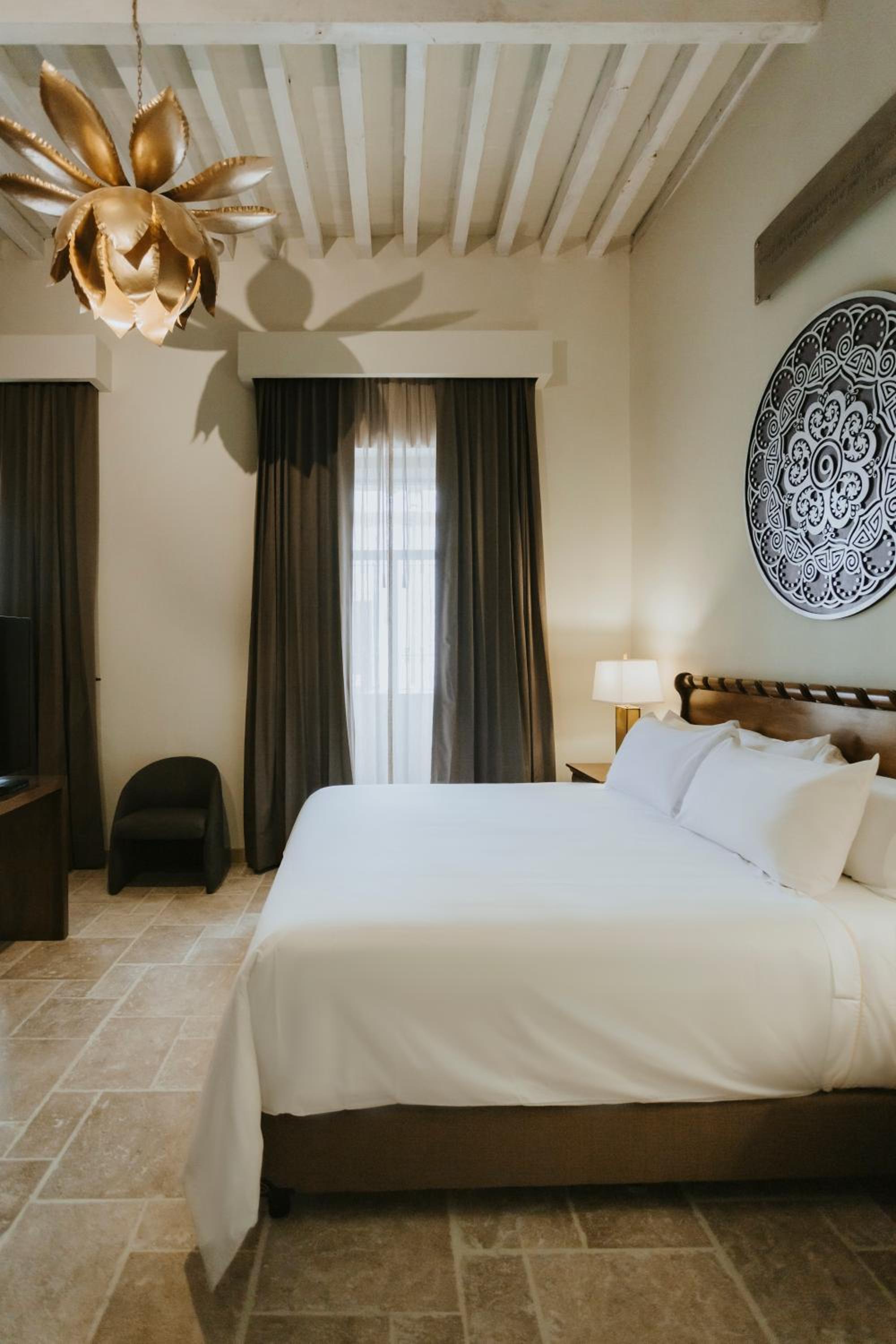 Superior King Room - Photo 7