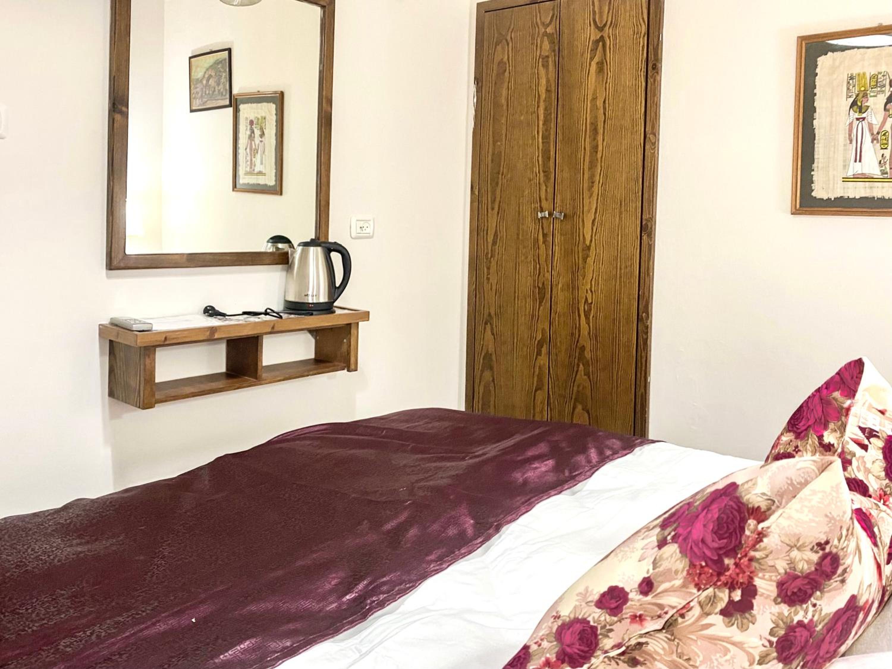 Deluxe Queen Room - Photo 5