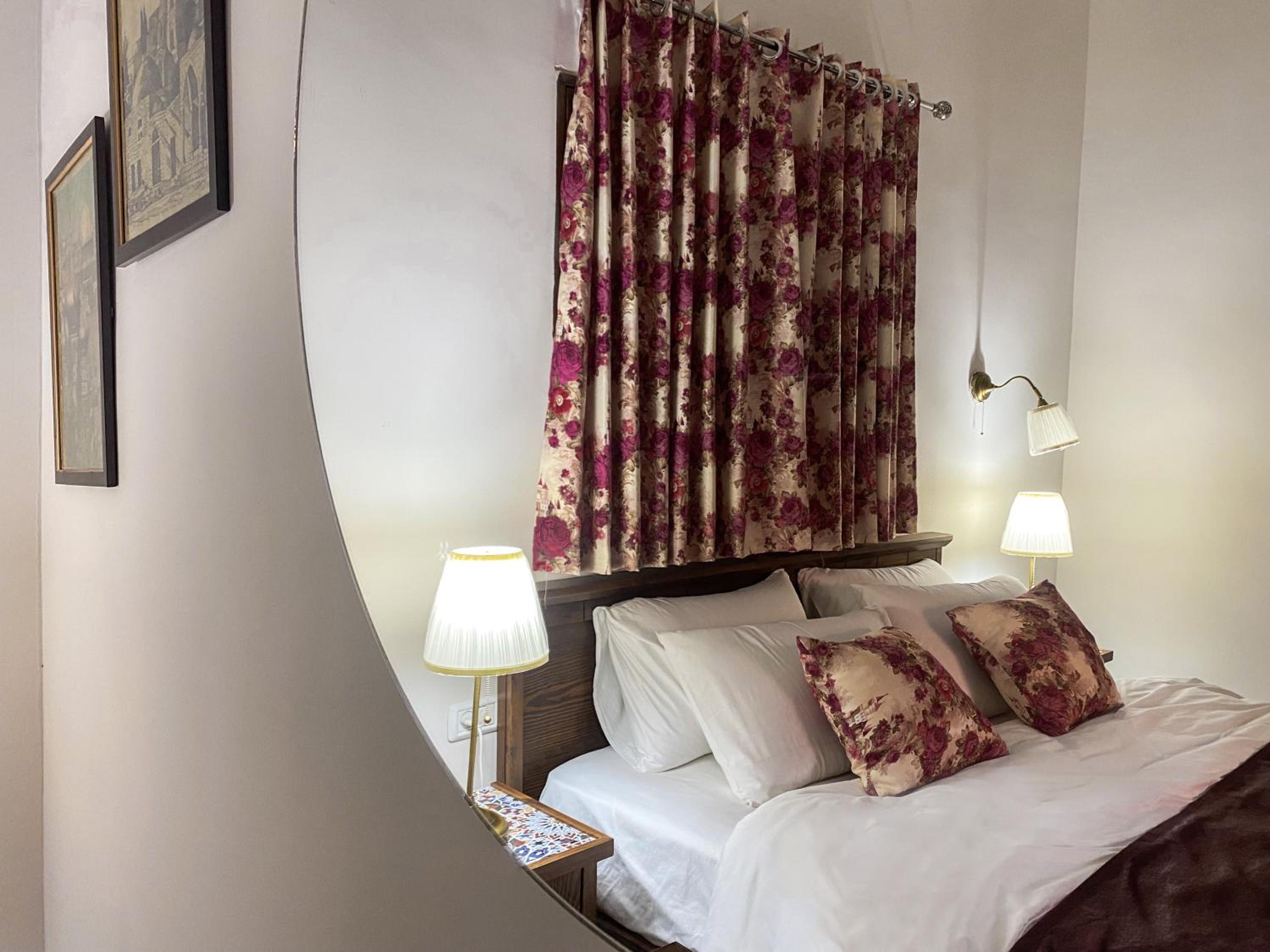 Deluxe Queen Room - Photo 1