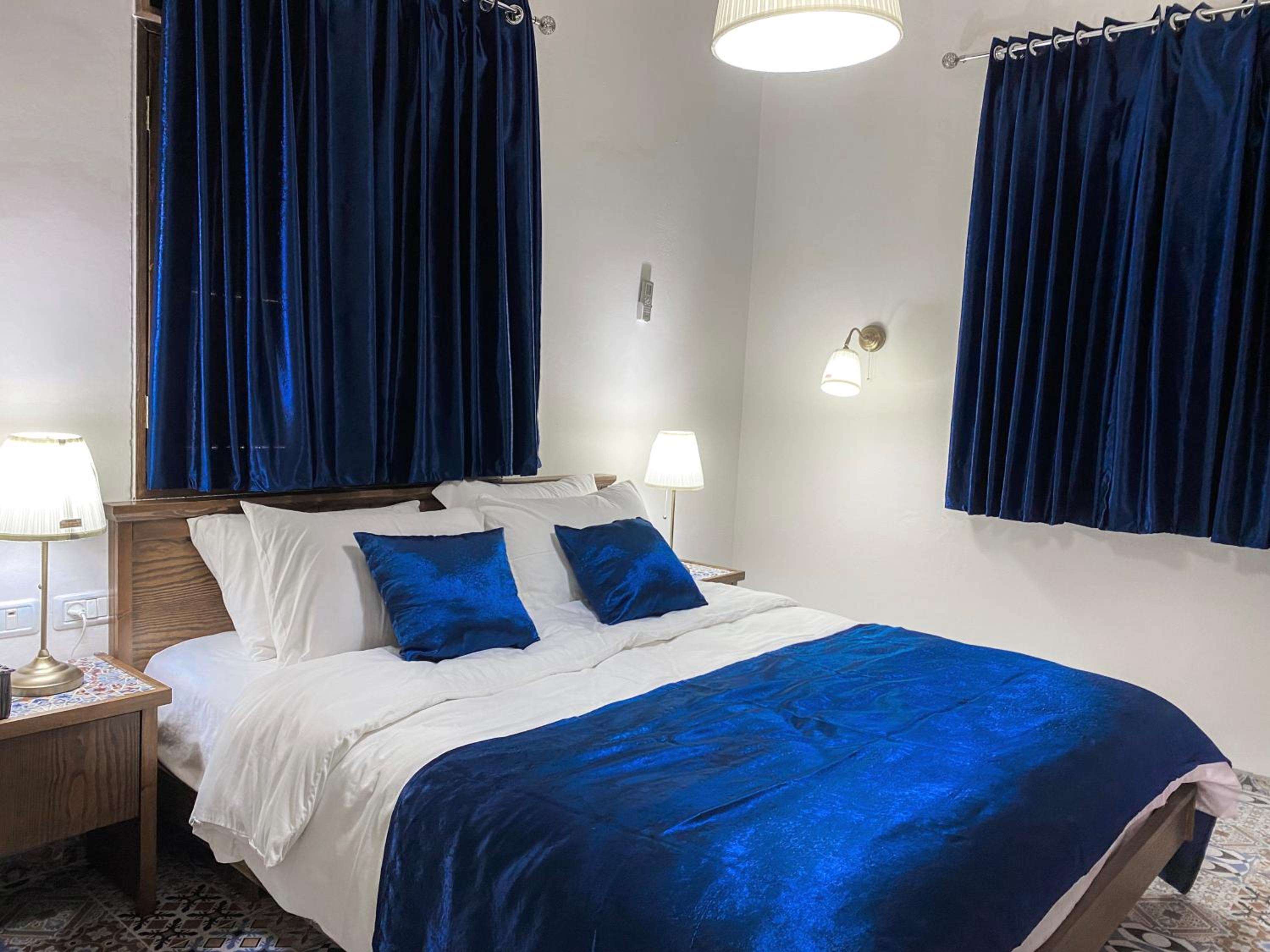 Deluxe Queen Room - Photo 6
