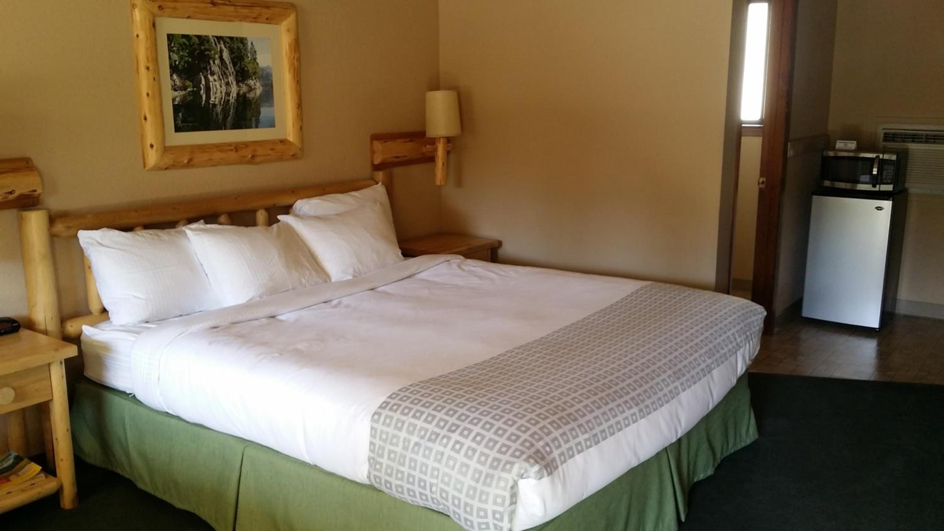 Deluxe King Room photo 1