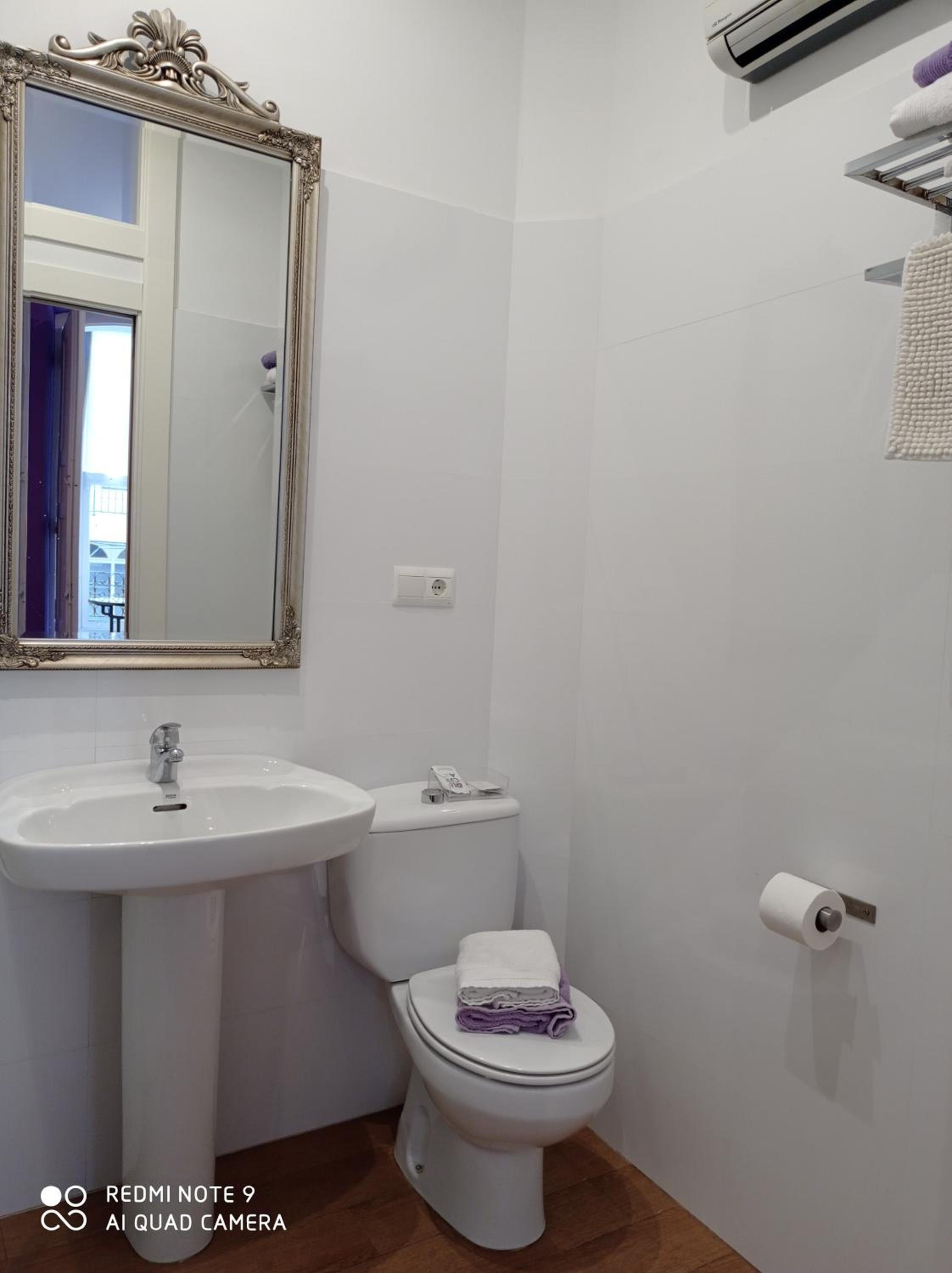 Double or Twin Room - Photo 12