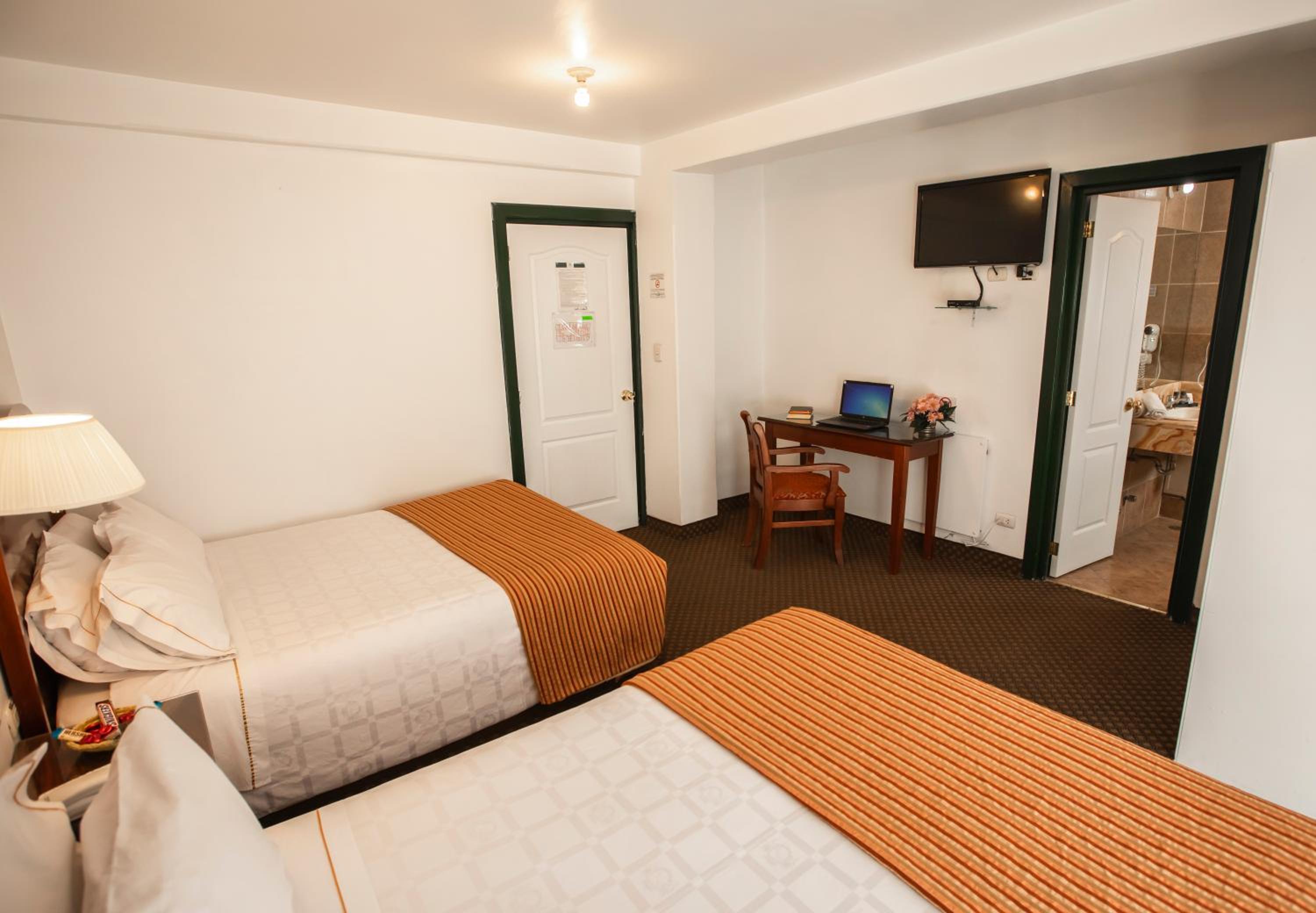 Twin Room - Photo 8