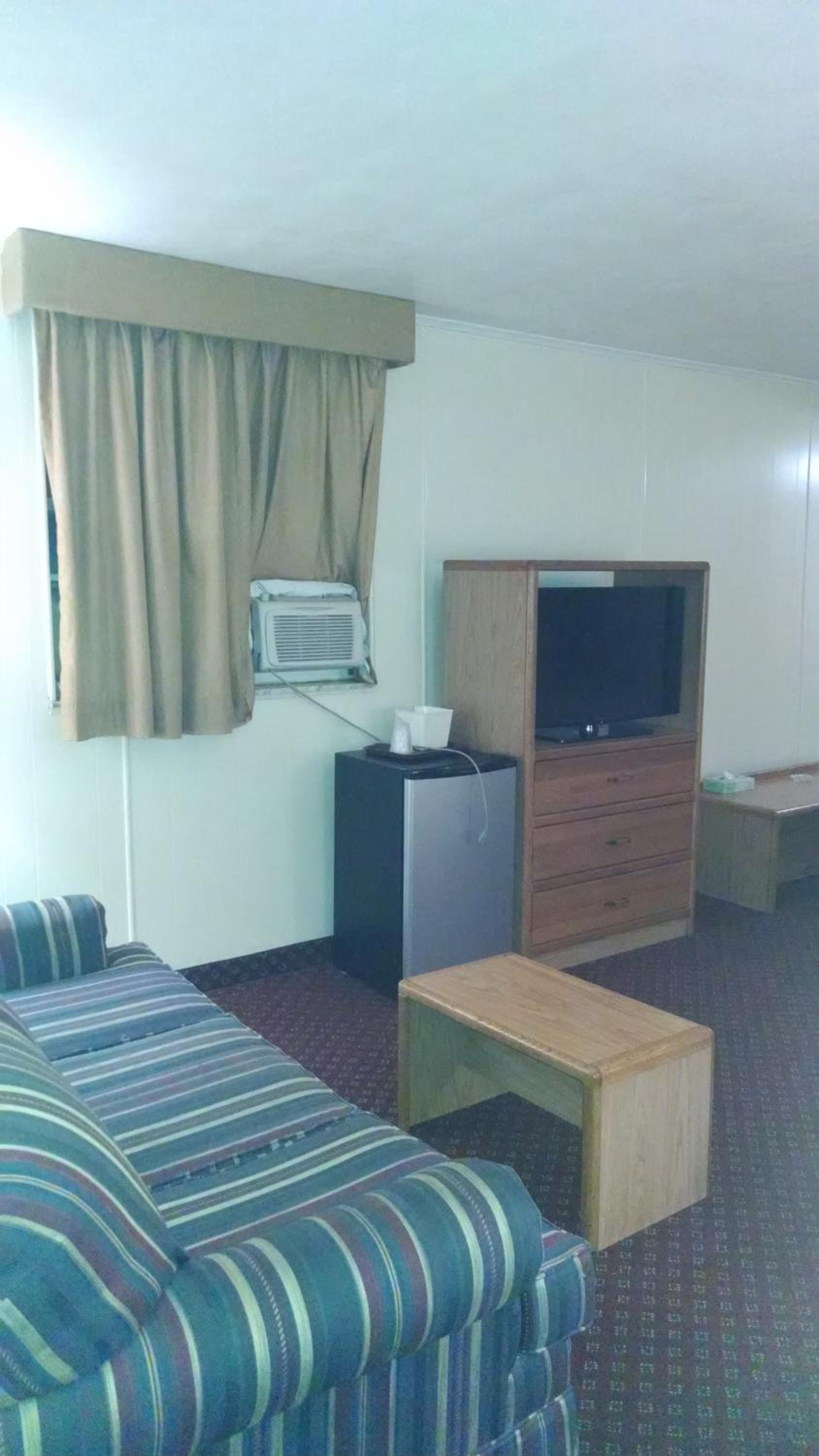 Standard King Room - Smoking - Photo 9
