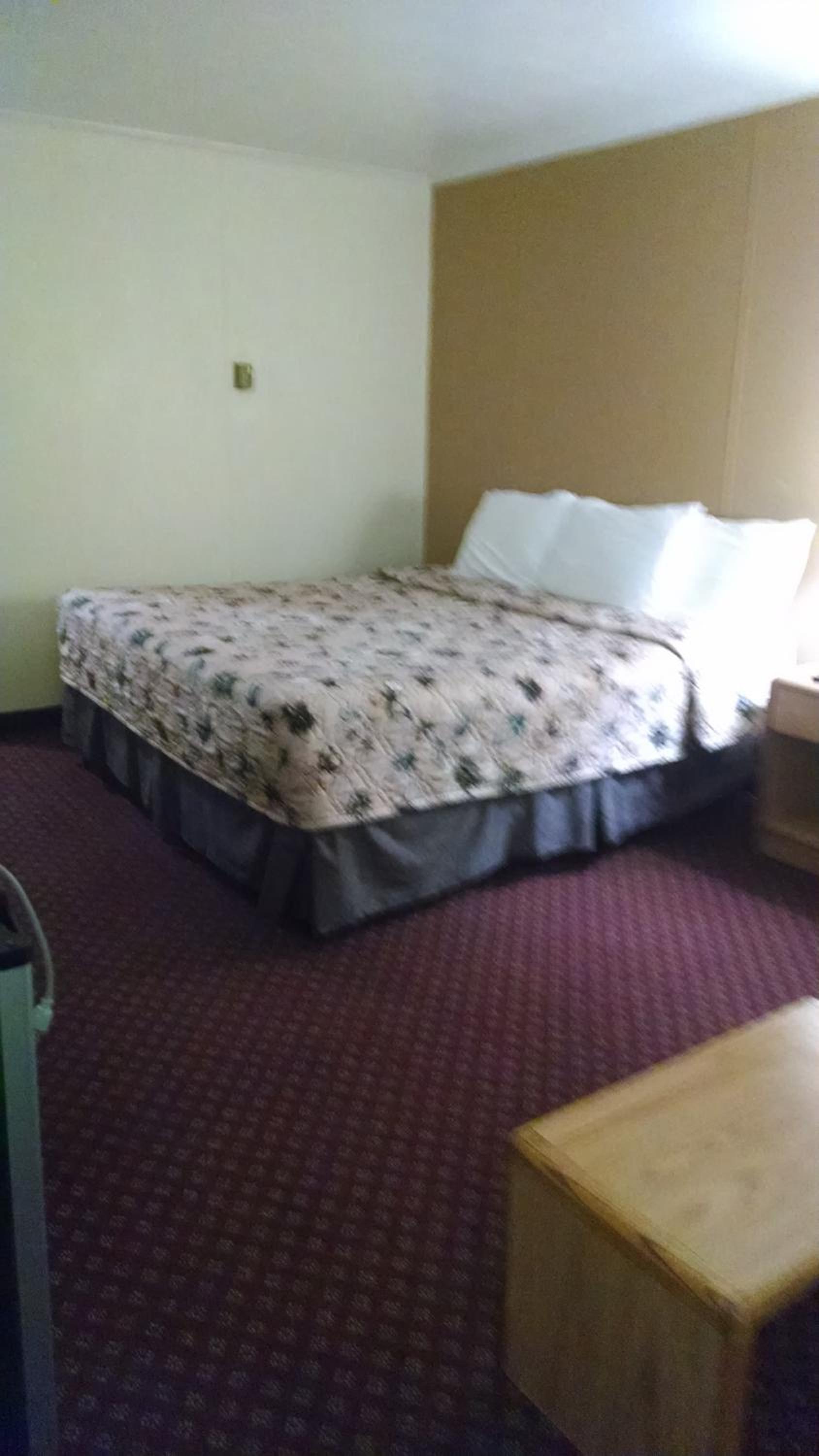 Standard King Room - Smoking - Photo 11
