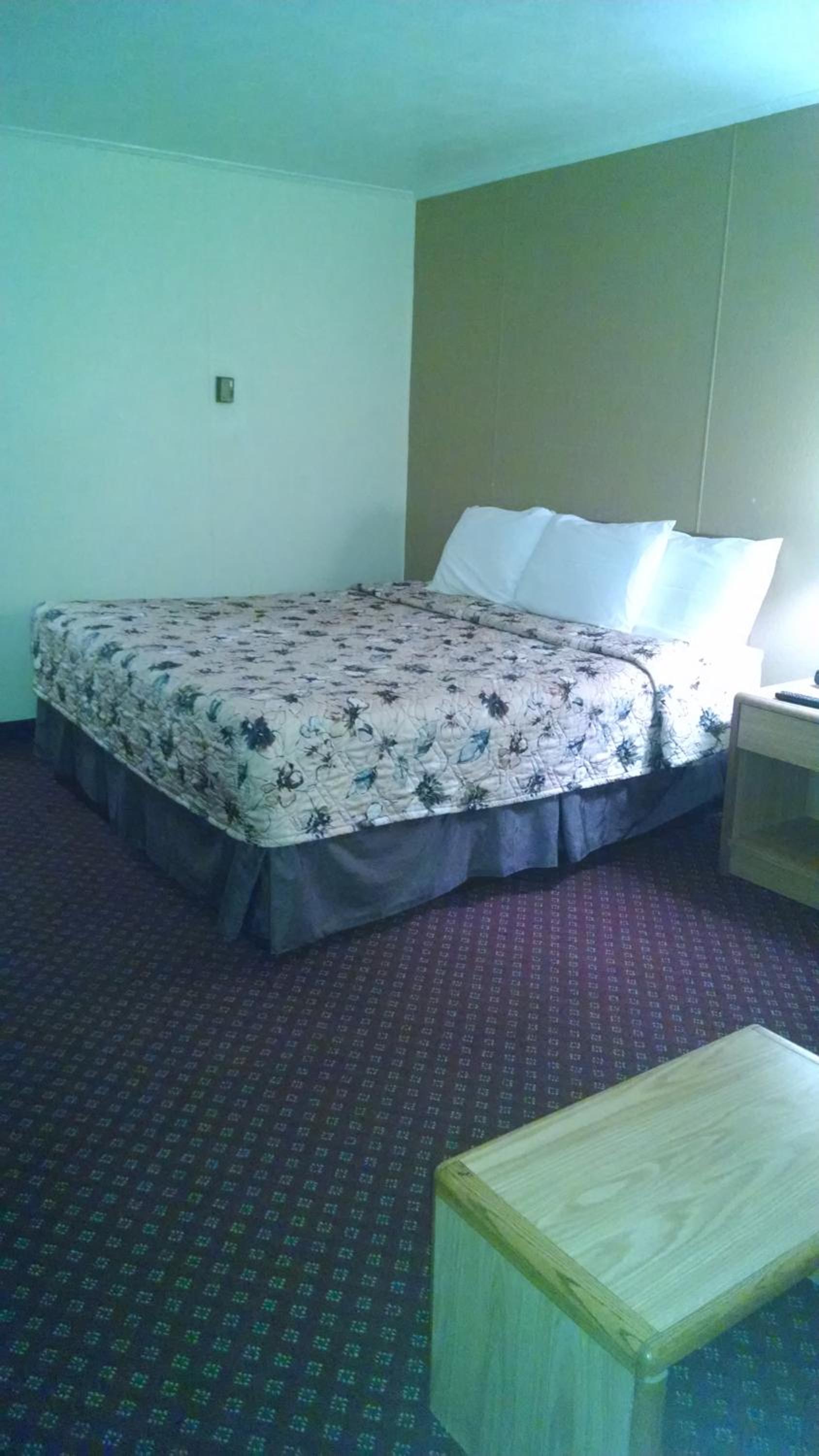 Standard King Room - Smoking - Photo 12