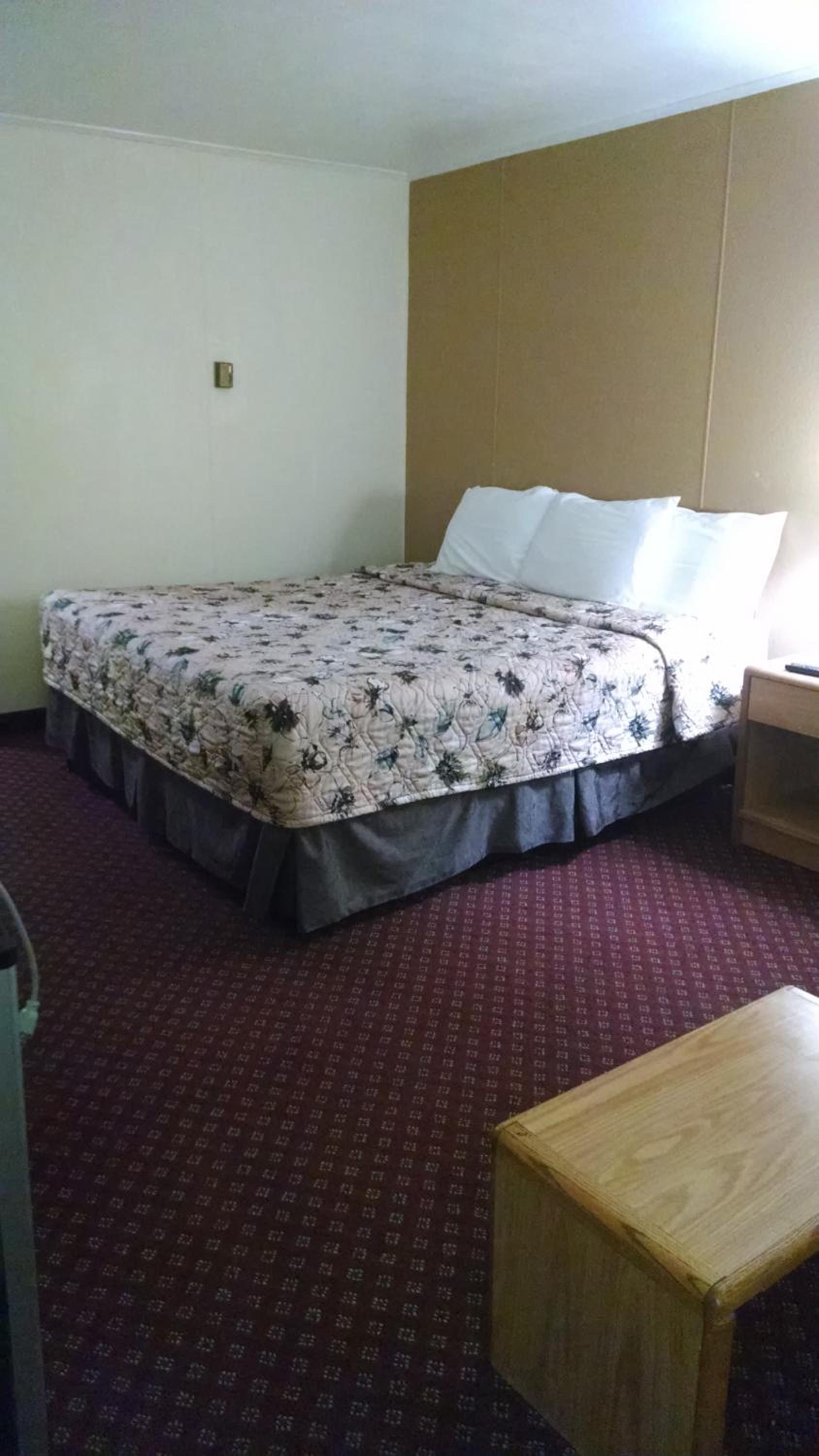 Standard King Room - Smoking - Photo 3